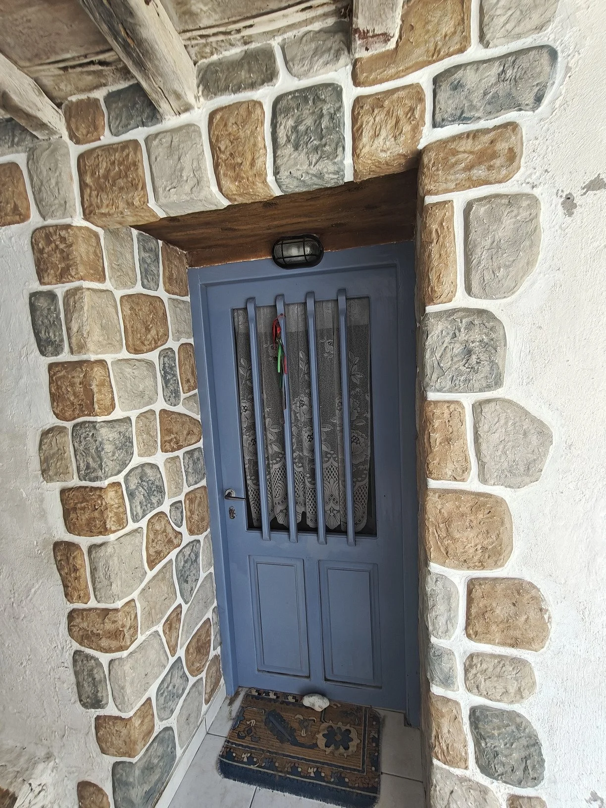townhouse_with_studio_and_outside_space_rocks.jpg