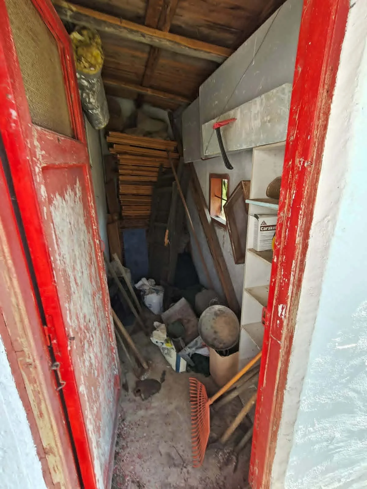 wonderful_farmhouse_in_pirgos_area_side_wood.jpg