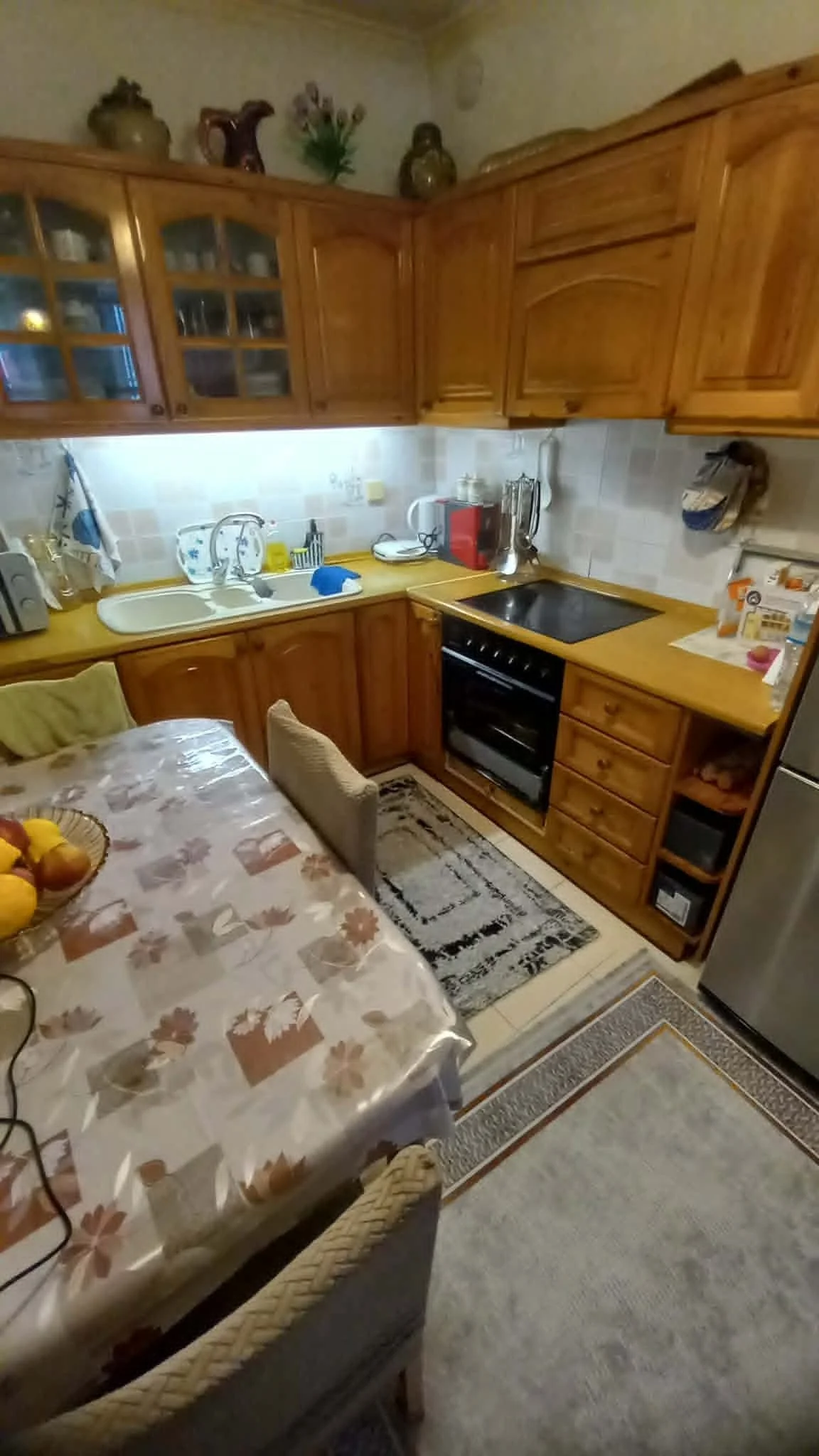big_townhouse_kitchen.jpg