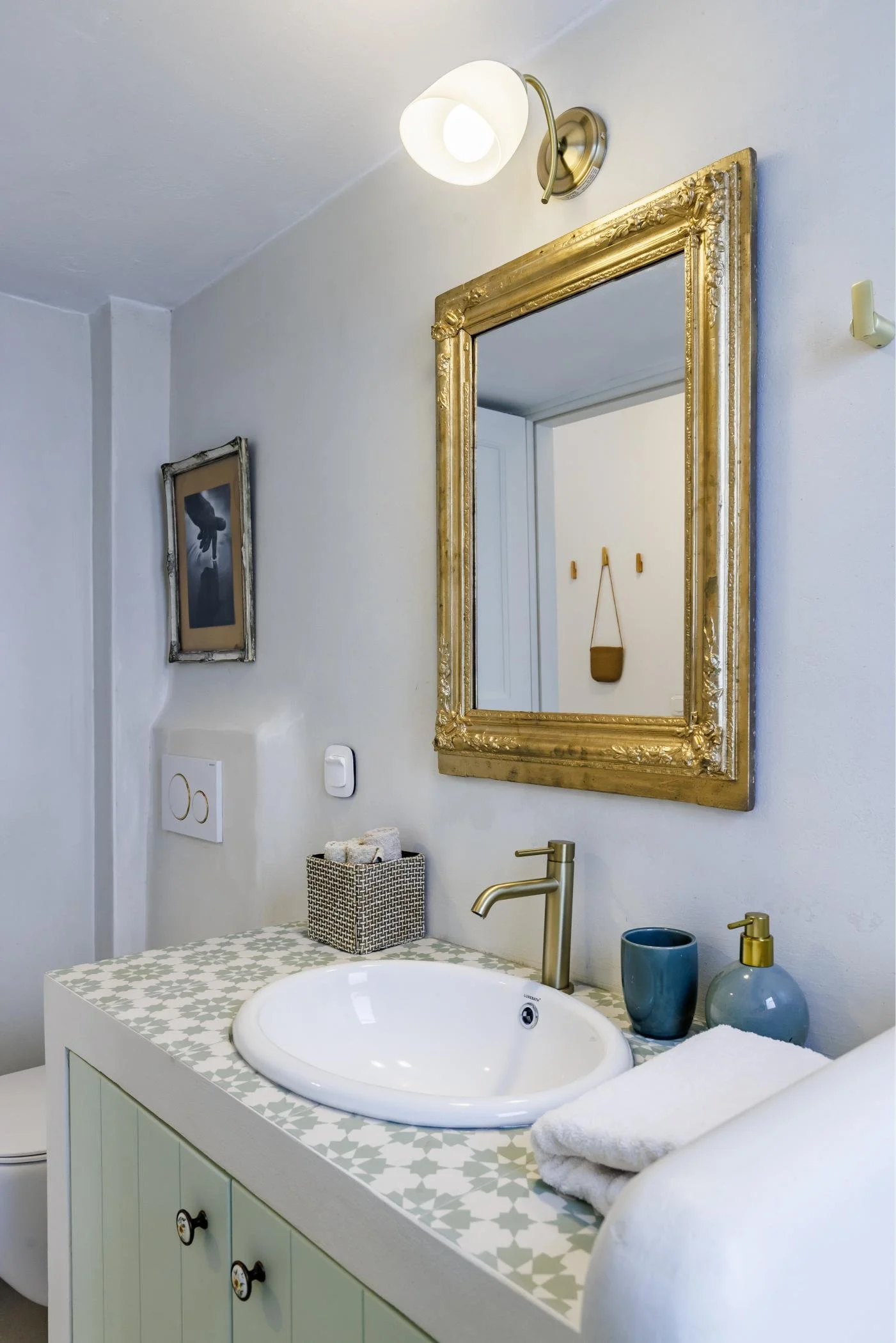 modern_completely_renovated_three_bedroom_house_with_an_amazing_roof_terrace_sink.jpg