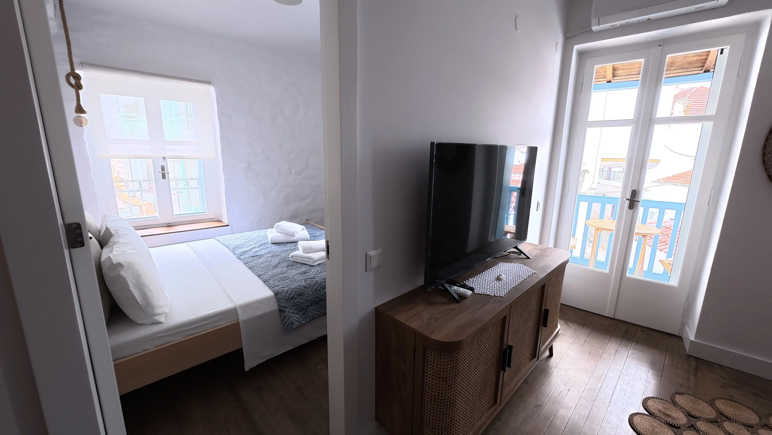 a_renovated_gem_in_the_heart_of_Skopelos_beds.JPG