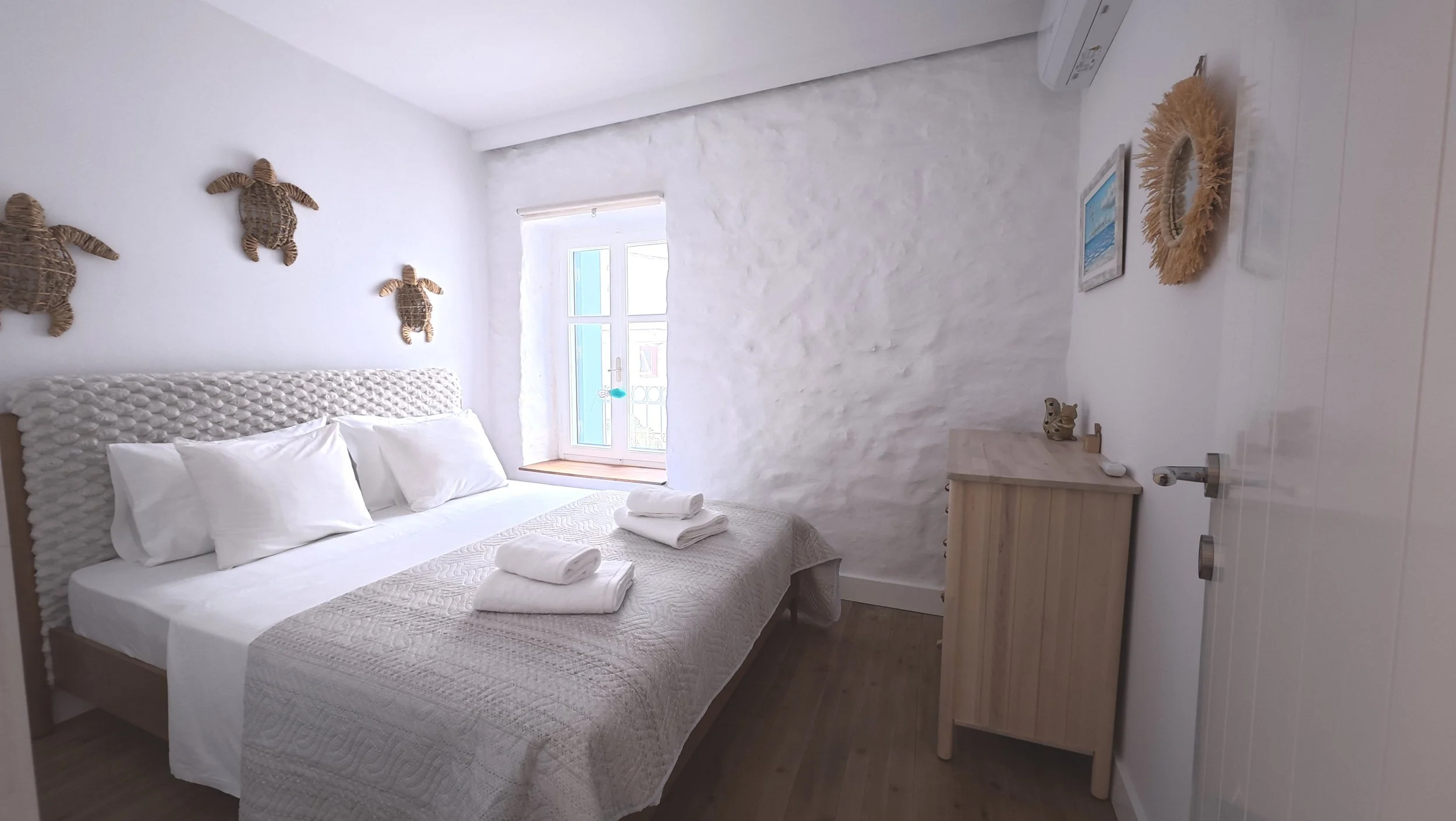 a_renovated_gem_in_the_heart_of_Skopelos_white.JPG