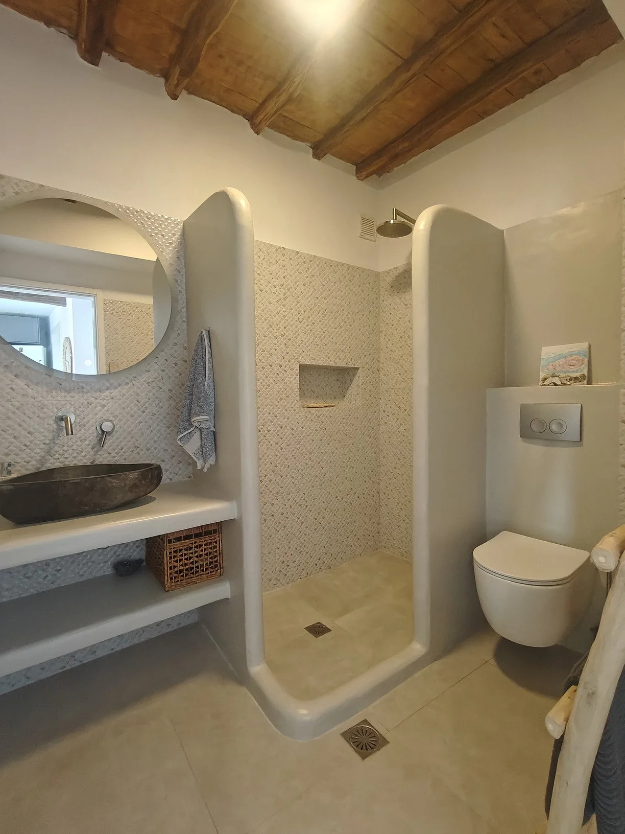 a_renovated_gem_in_the_heart_of_Skopelos_mirror.jpg