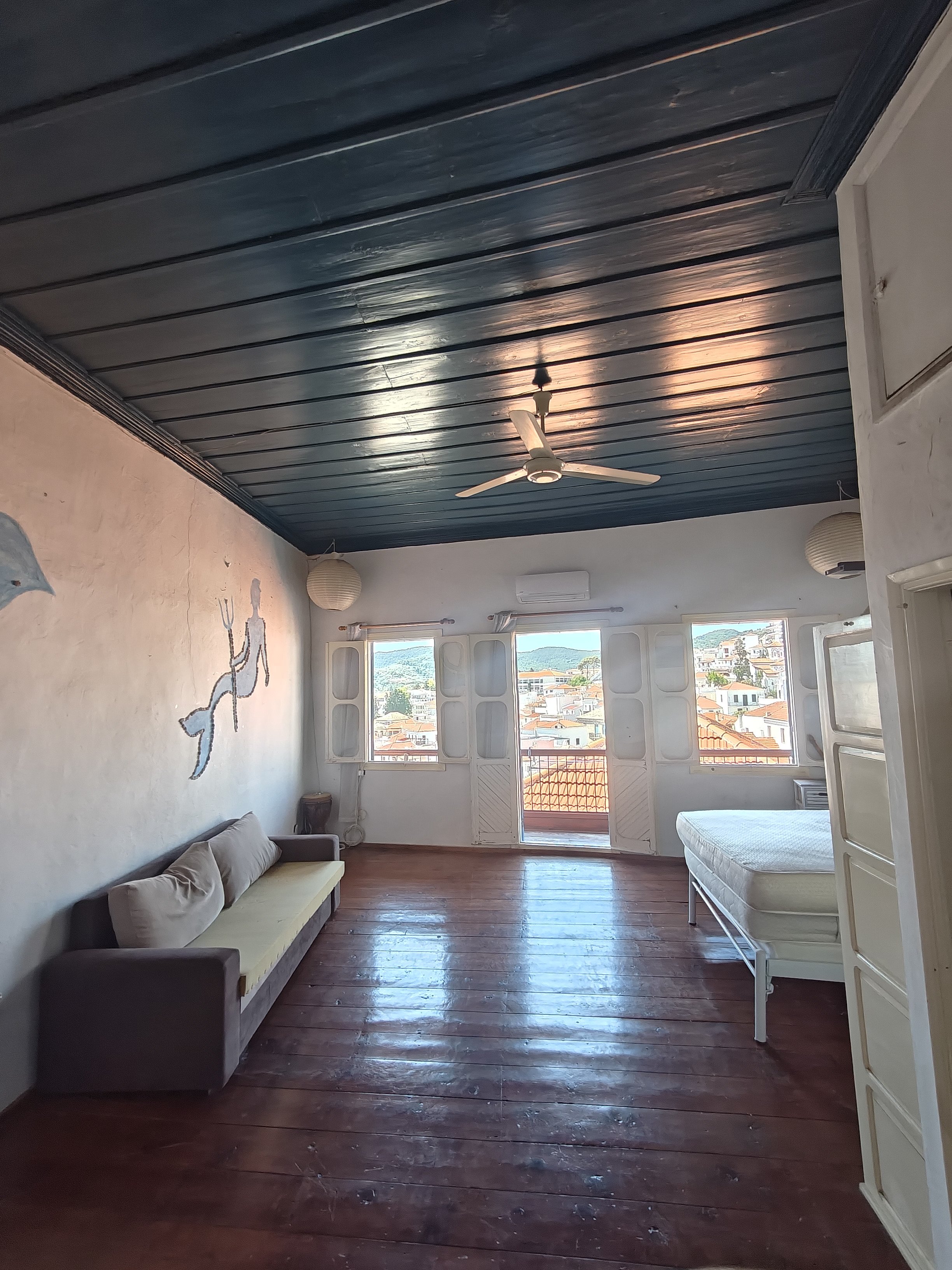 wonderful_ spaciou_ townhouse_bedroom_light.jpg