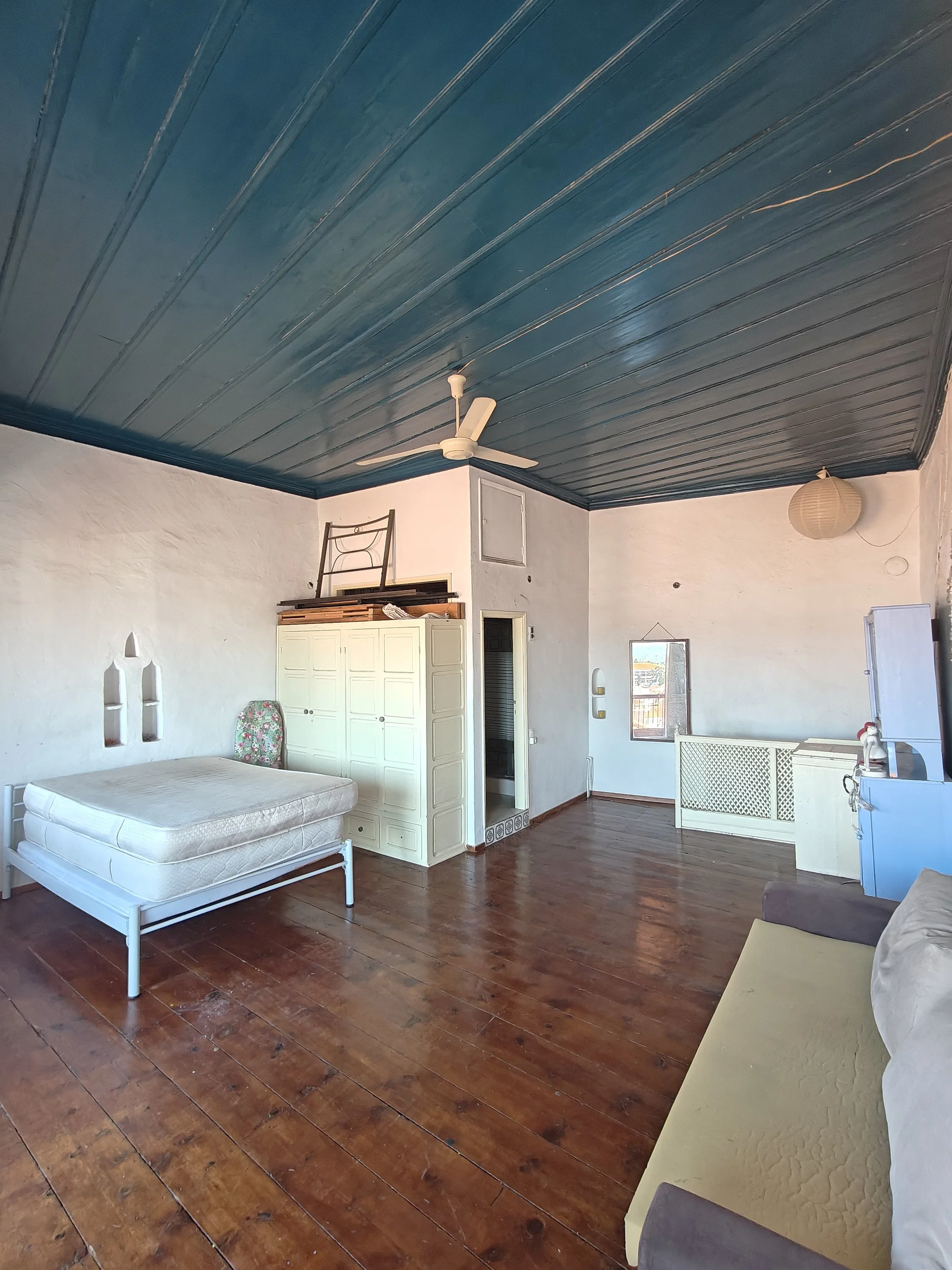 wonderful_ spaciou_ townhouse_bedroom_mattress.jpg