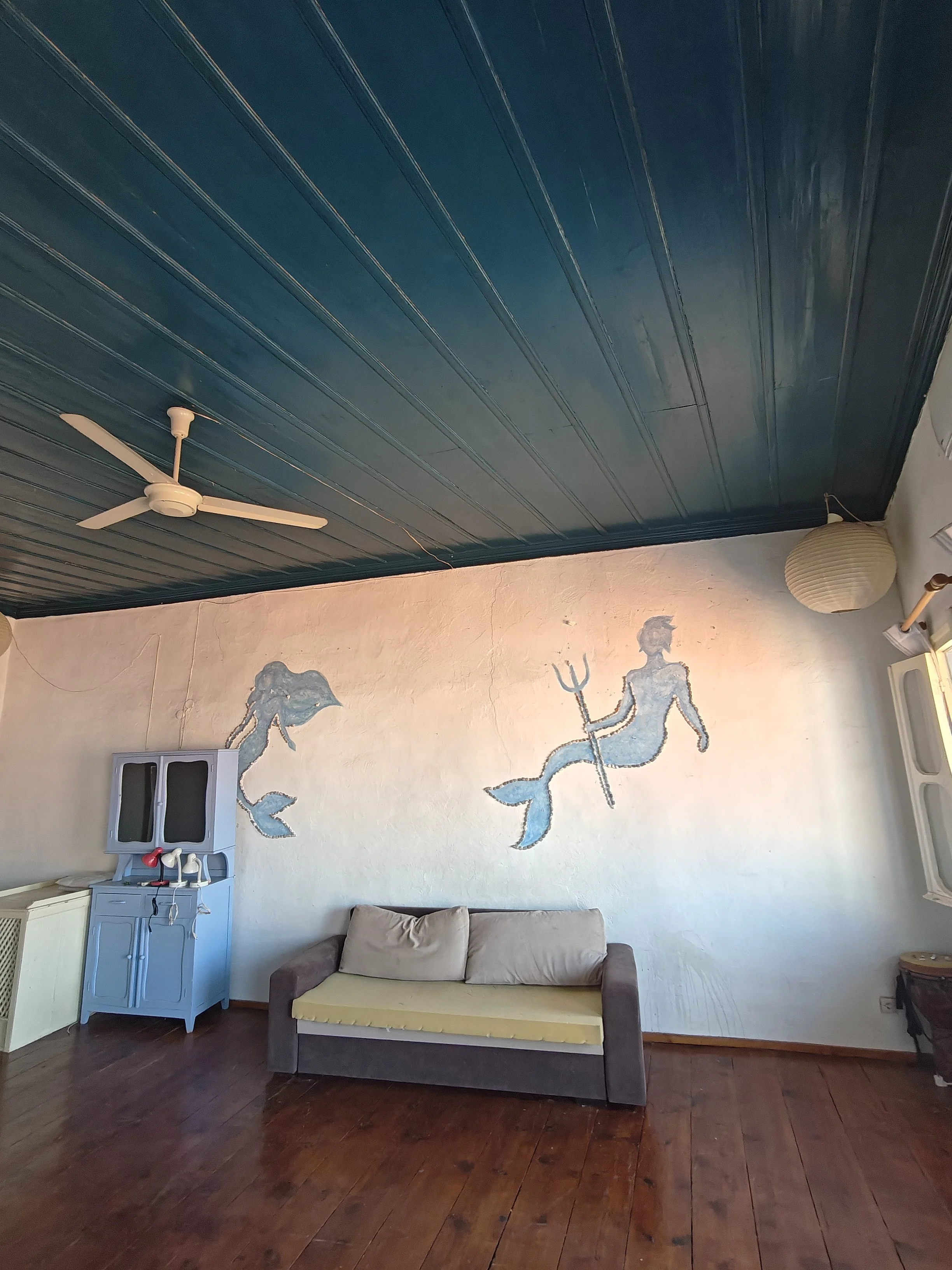 wonderful_ spaciou_ townhouse_bedroom_mermaid.jpg