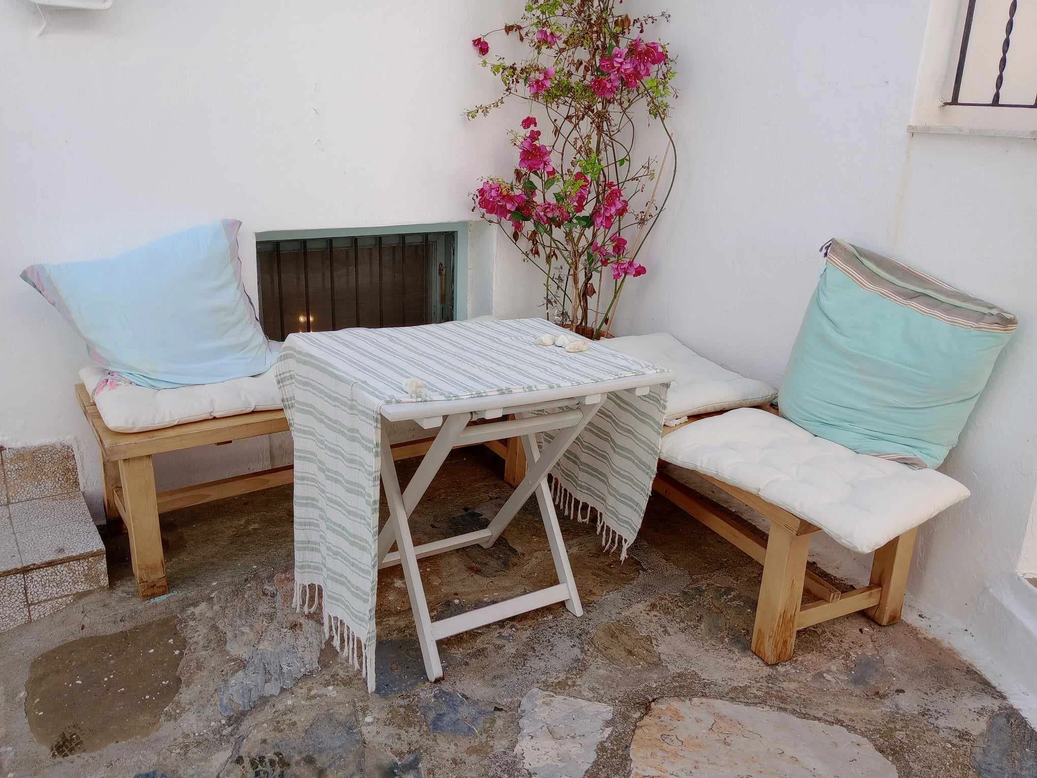 Gorgeous_historic townhouse_with_a_view_chairs_outside_zoom.jpg