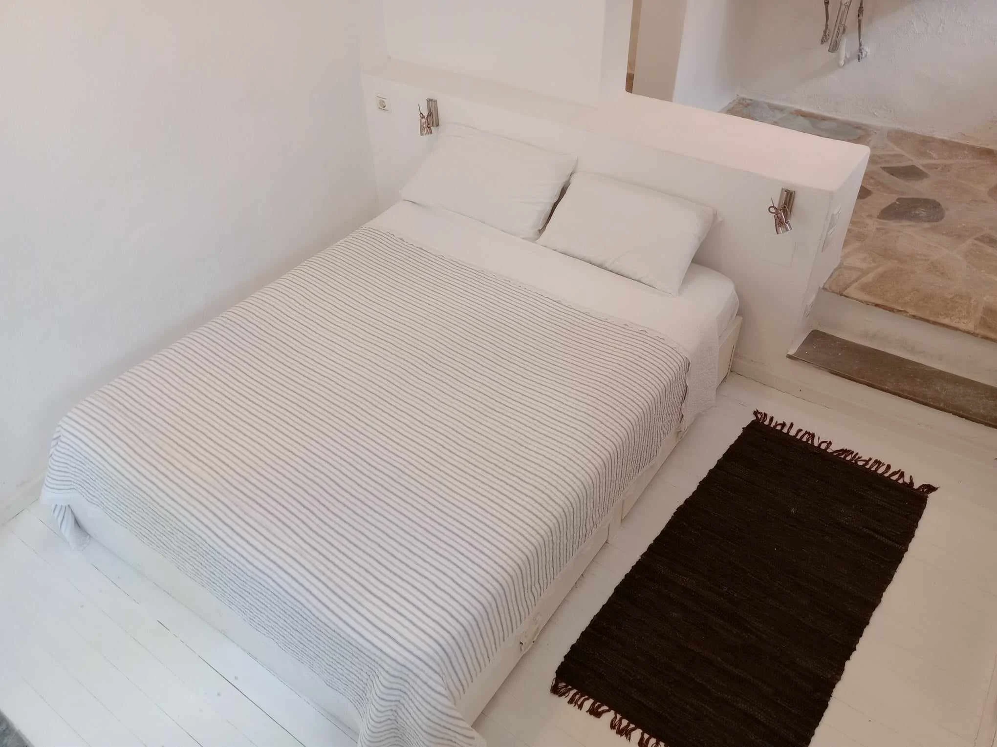 Gorgeous_historic townhouse_with_a_view_basement_bed.jpg