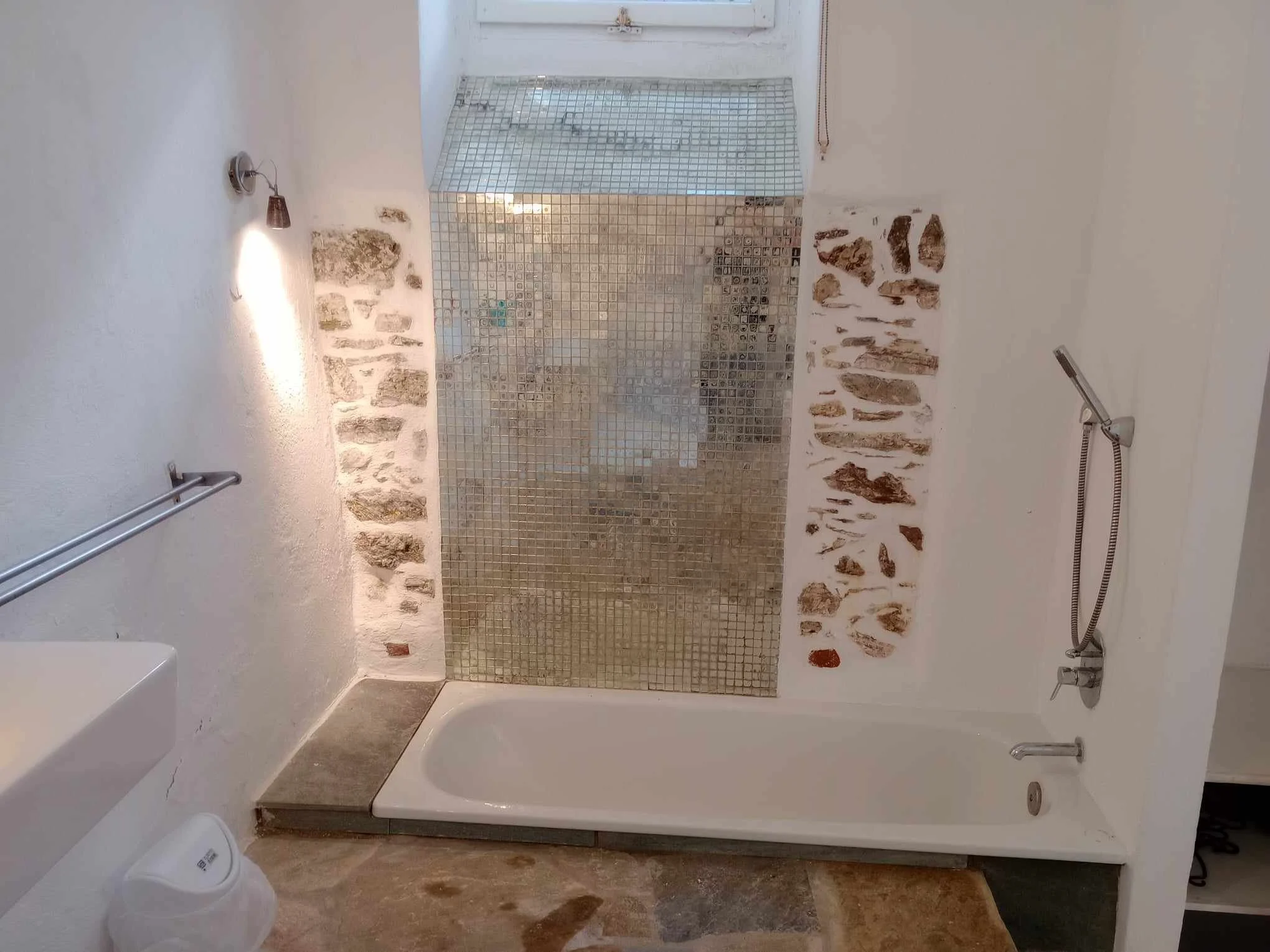 Gorgeous_historic townhouse_with_a_view_bath.jpg