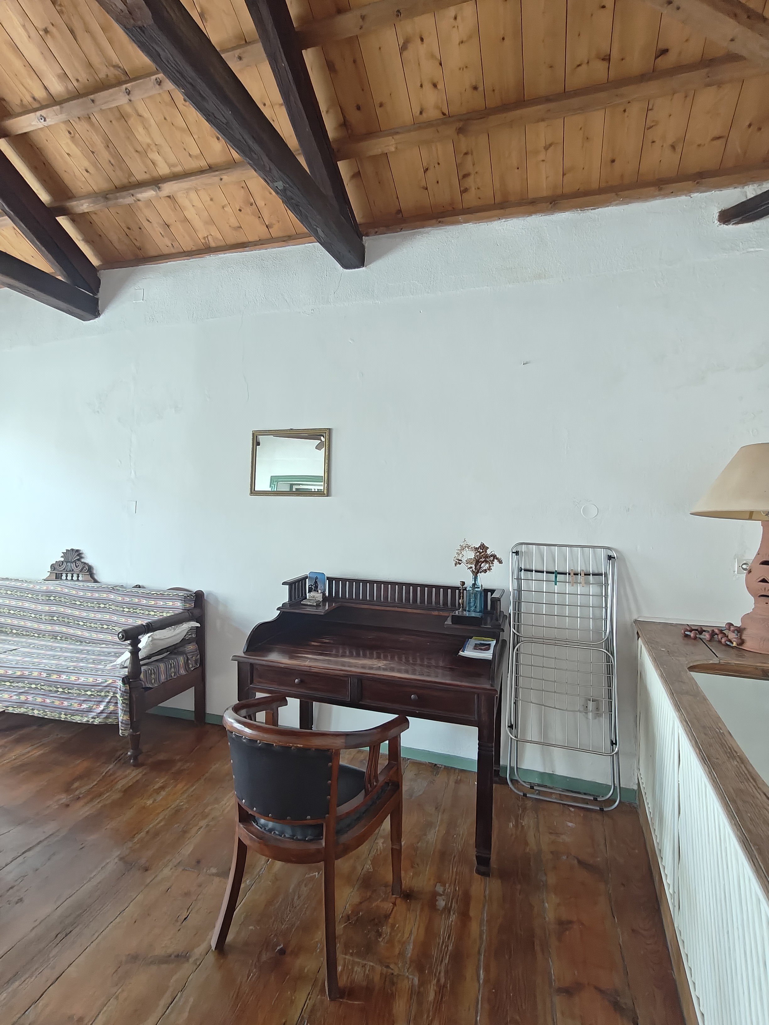 charming_greek_style_house_with_outside_spaces_chair.jpg