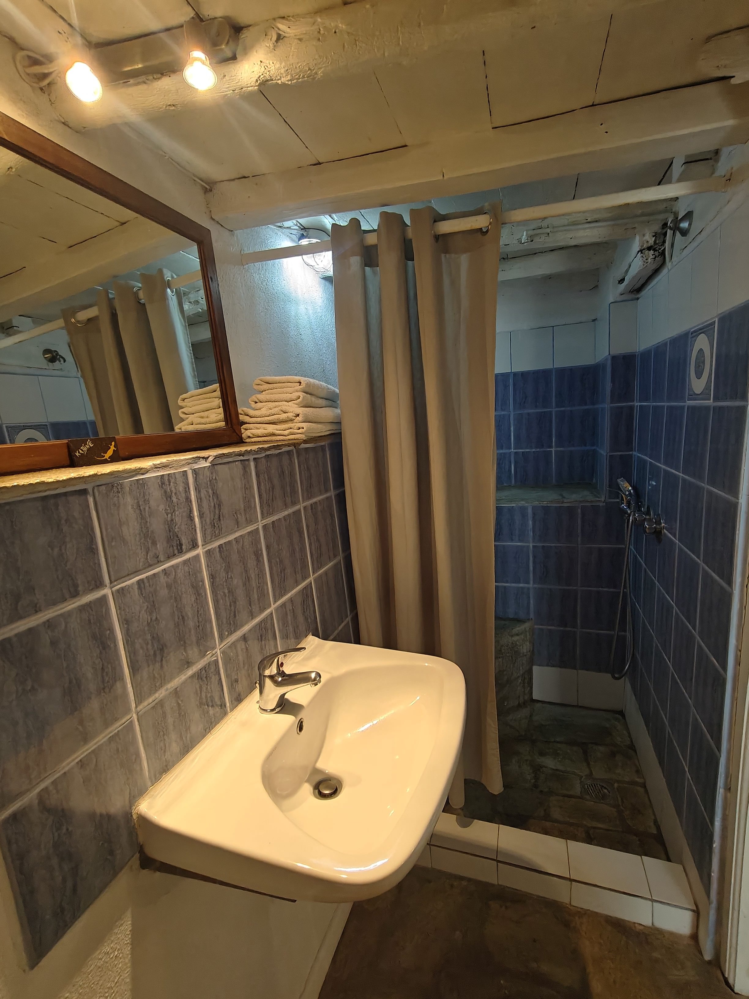 charming_greek_style_house_with_outside_spaces_sink.jpg