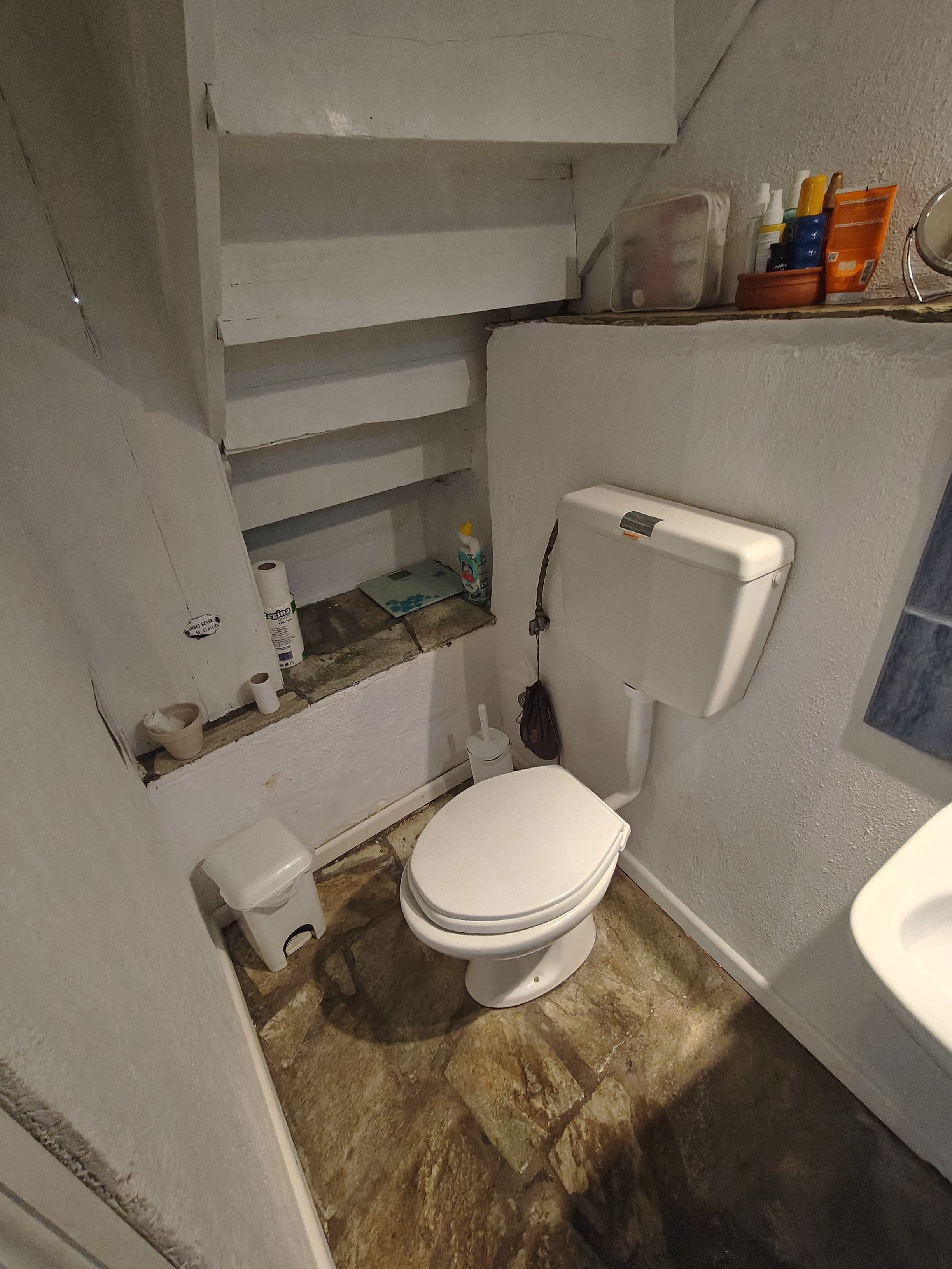 charming_greek_style_house_with_outside_spaces_toilet - Copy.jpg