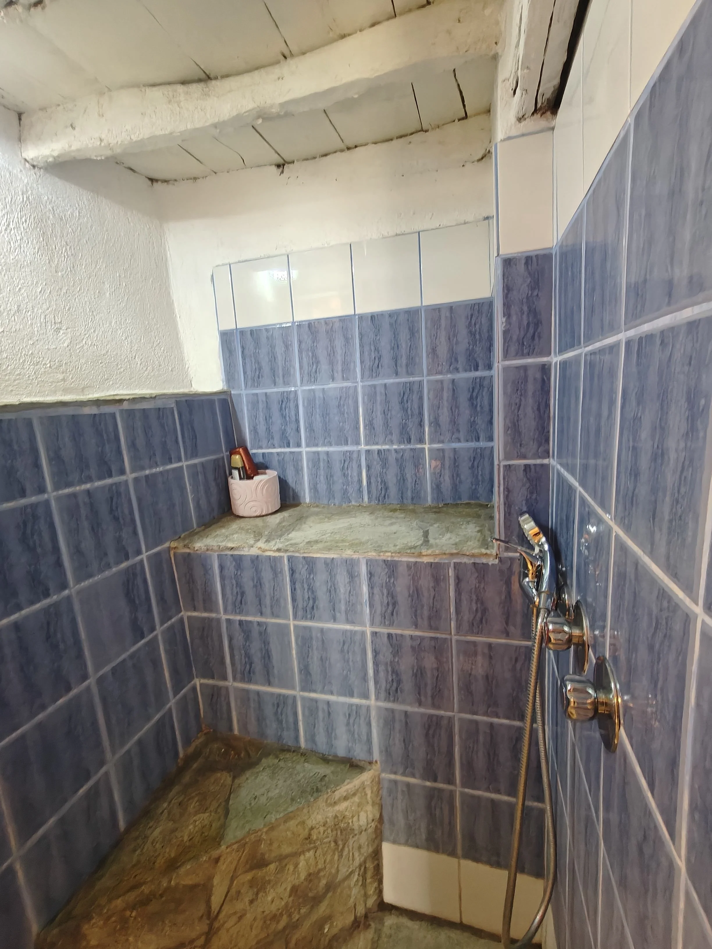 charming_greek_style_house_with_outside_spaces_shower - Copy.jpg