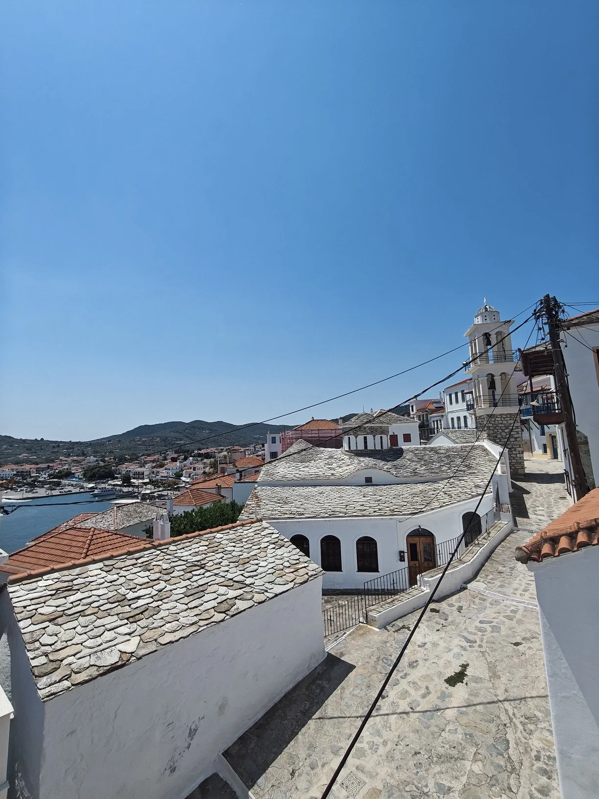 adorable_house_with_a_seaview_bell.jpg