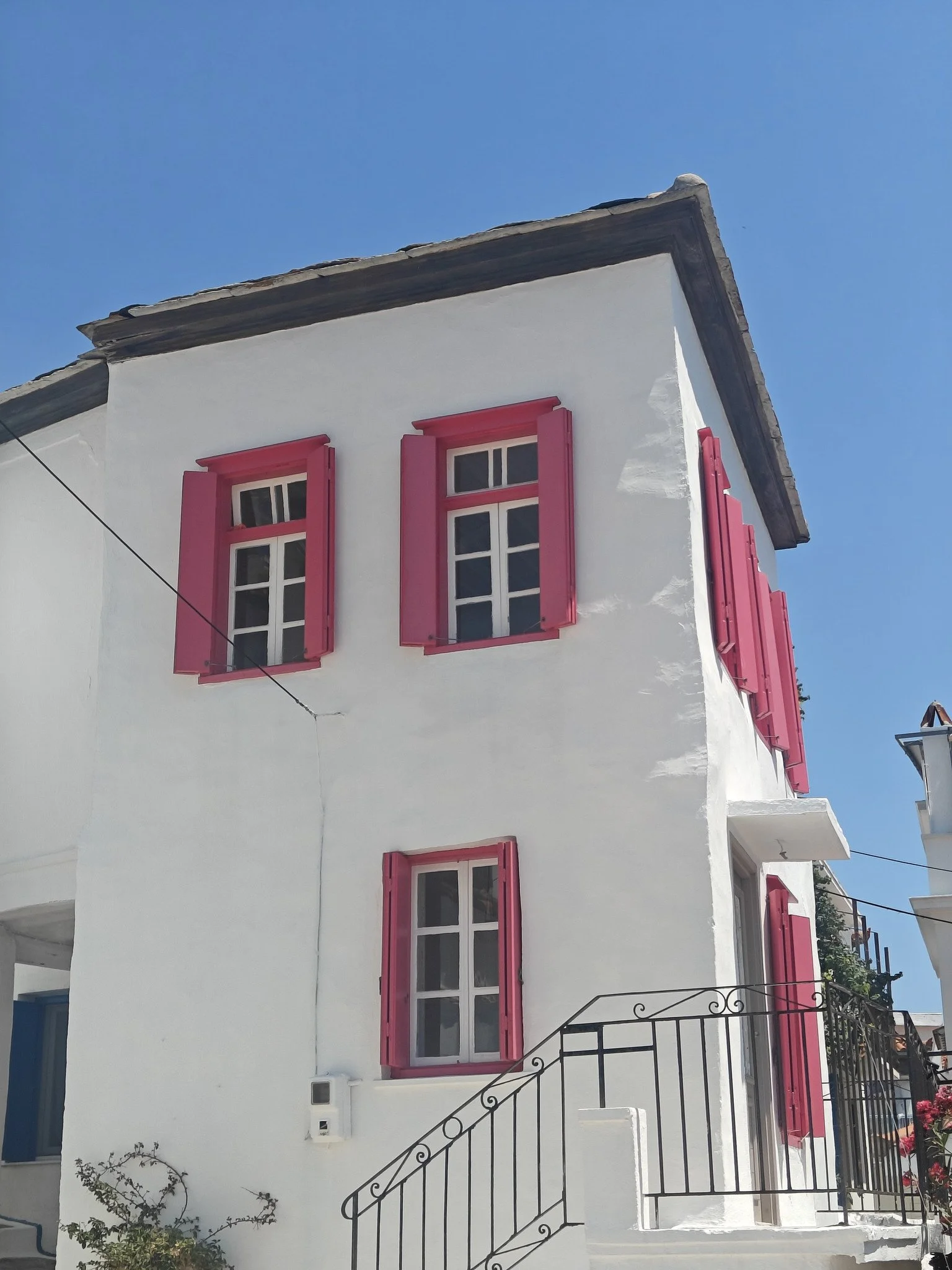 adorable_house_with_a_seaview_close.jpg