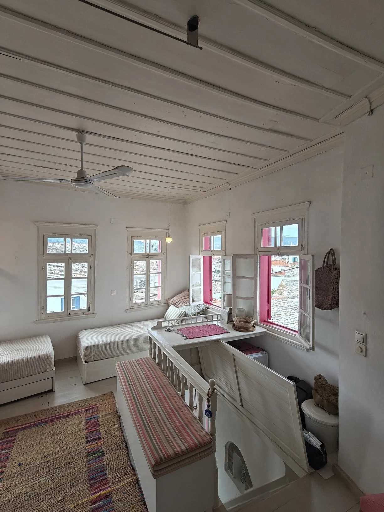adorable_house_with_a_seaview_couch.jpg