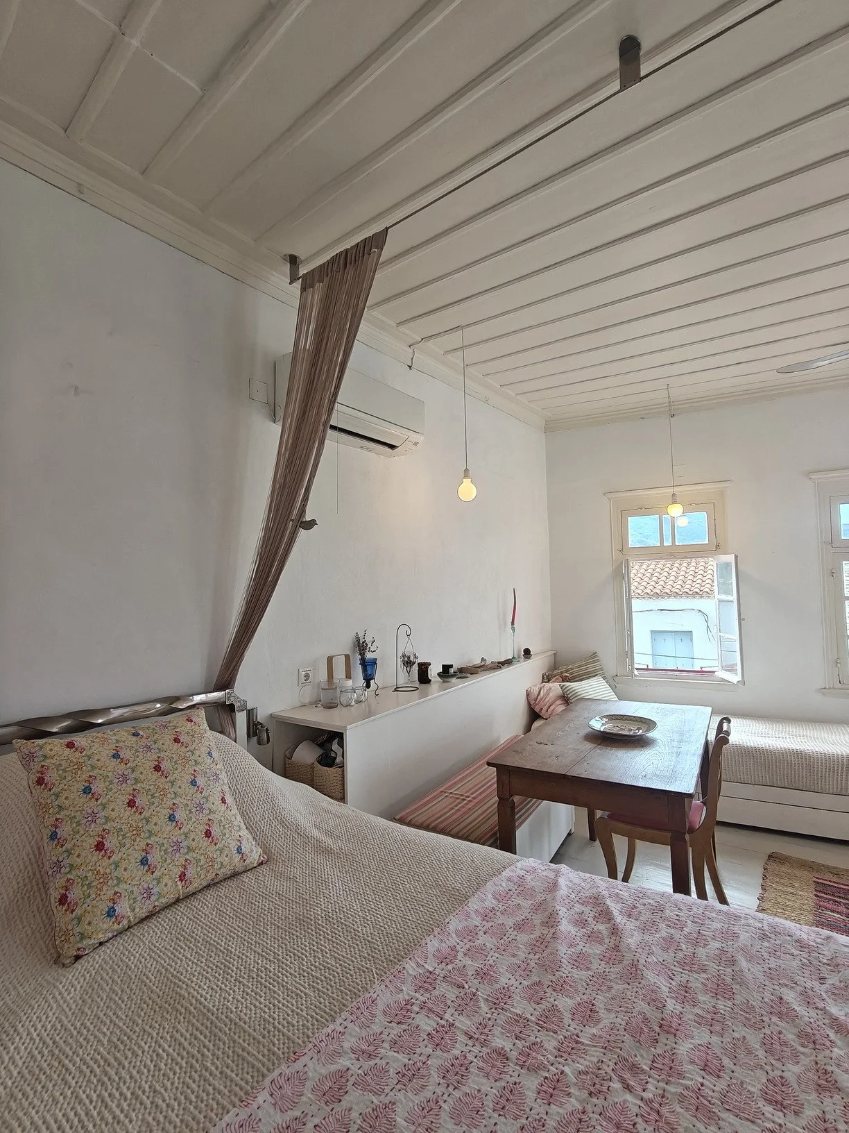 adorable_house_with_a_seaview_pillow.jpg
