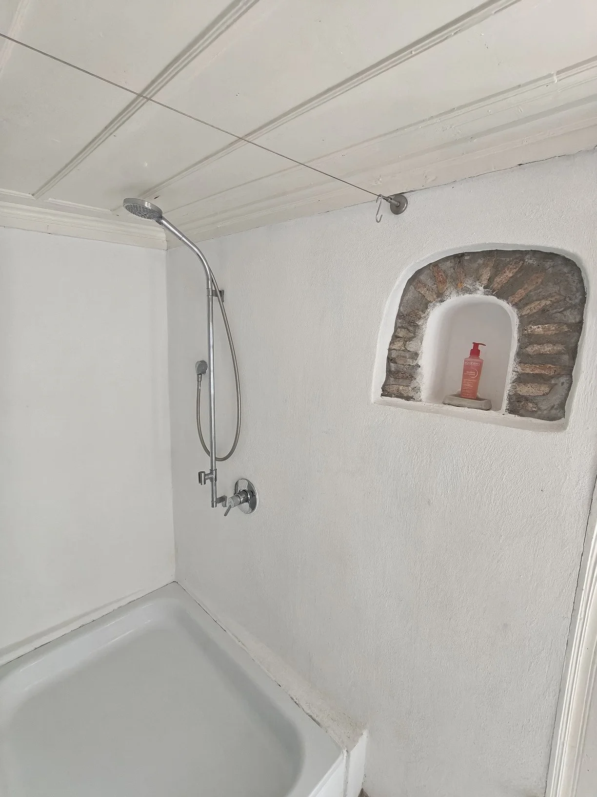 adorable_house_with_a_seaview_shower.jpg