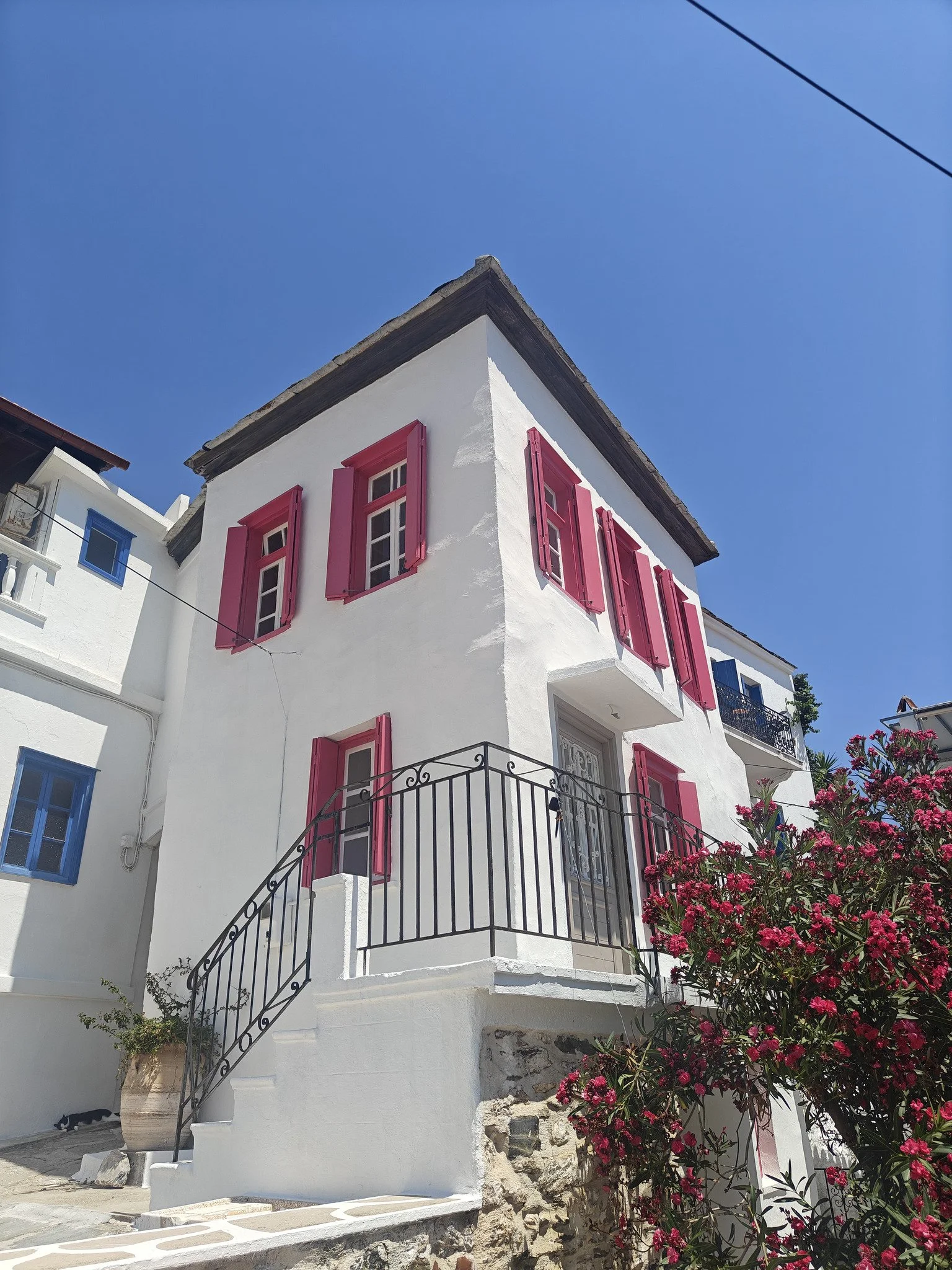 adorable_house_with_a_seaview_stairs.jpg