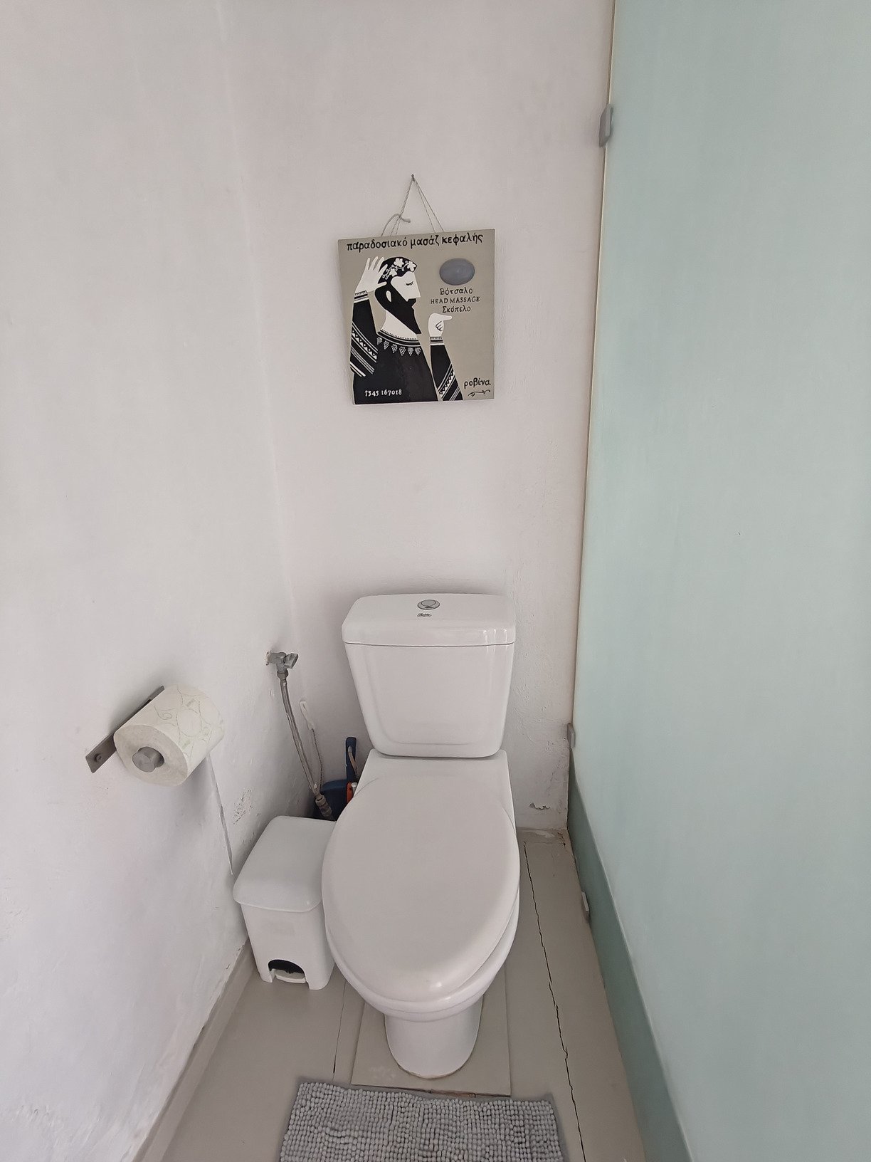 adorable_house_with_a_seaview_tub.jpg
