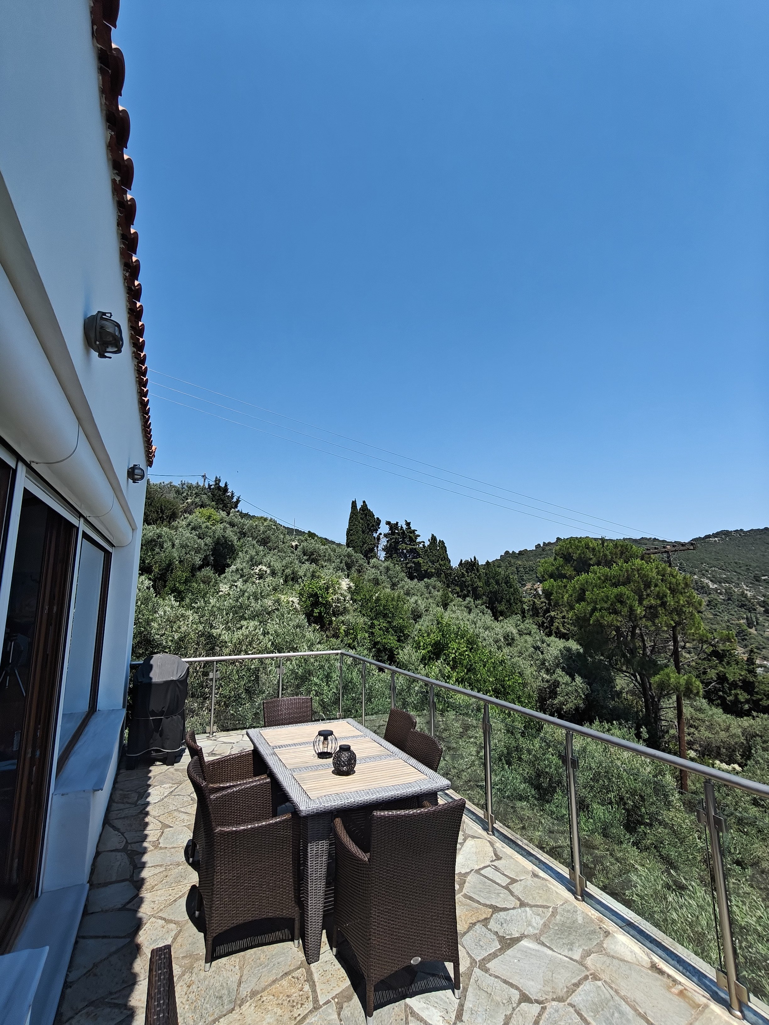  Stunning_villa_with_a _breathtaking_ panoramic_sea_ view_table.jpg