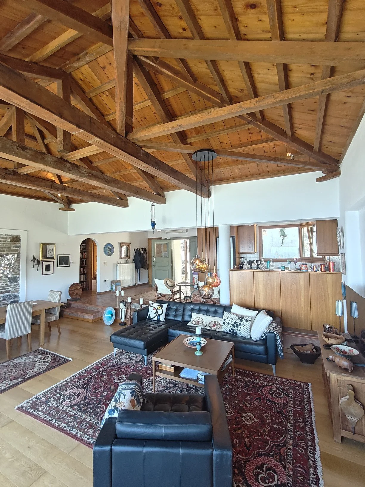  Stunning_villa_with_a_breathtaking_ panoramic_sea_ view_ceiling.jpg