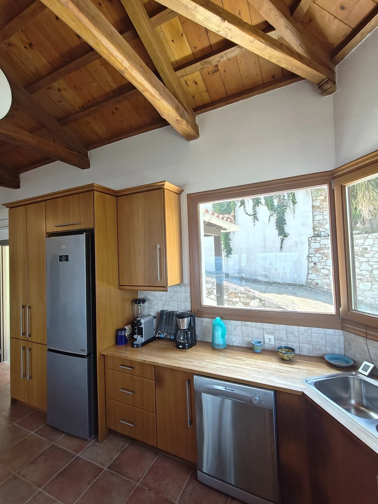  Stunning_villa_with_a_breathtaking_ panoramic_sea_ view_kitchen_left.jpg