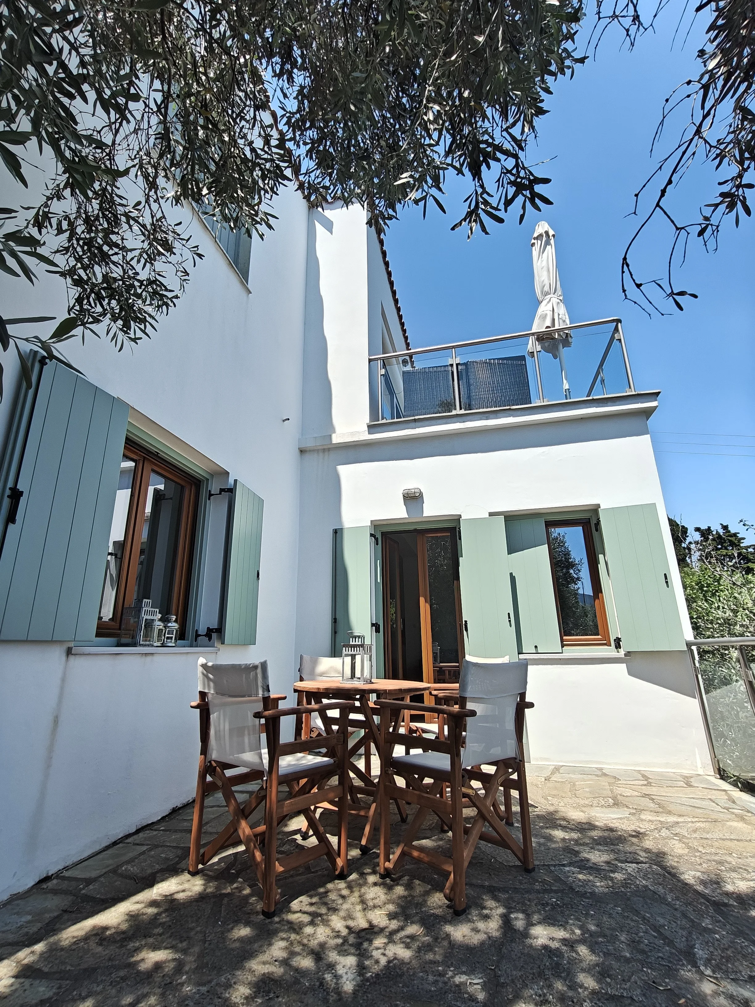  Stunning_villa_with_a_breathtaking_ panoramic_sea_ view_outsidedown2.jpg