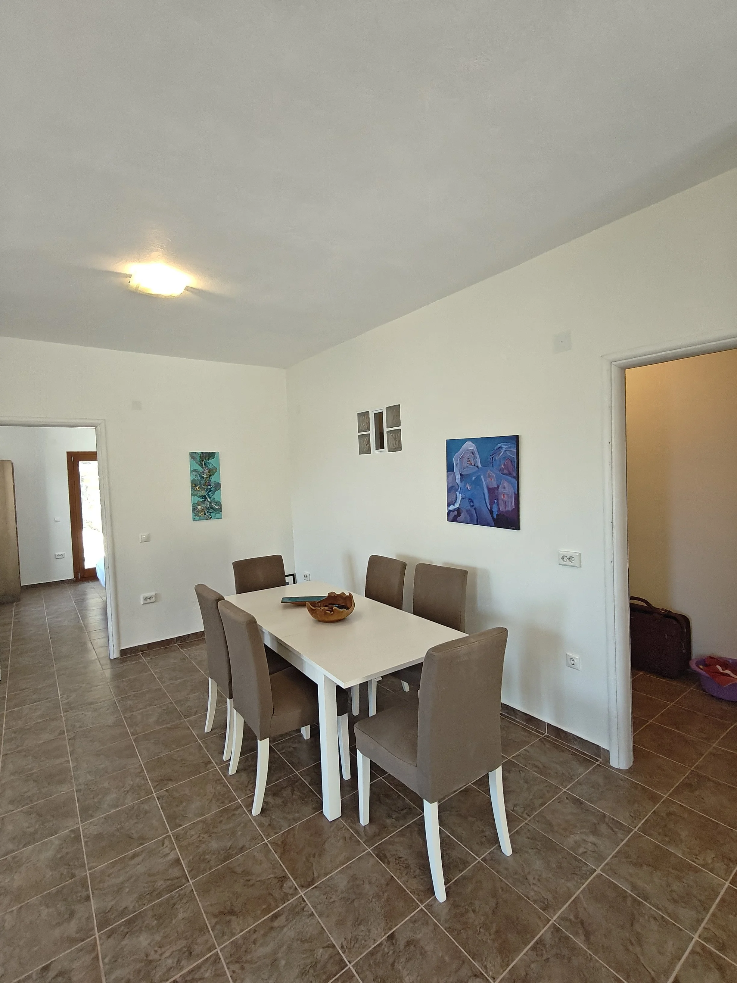  Stunning_villa_with_a_breathtaking_ panoramic_sea_ view_table.jpg