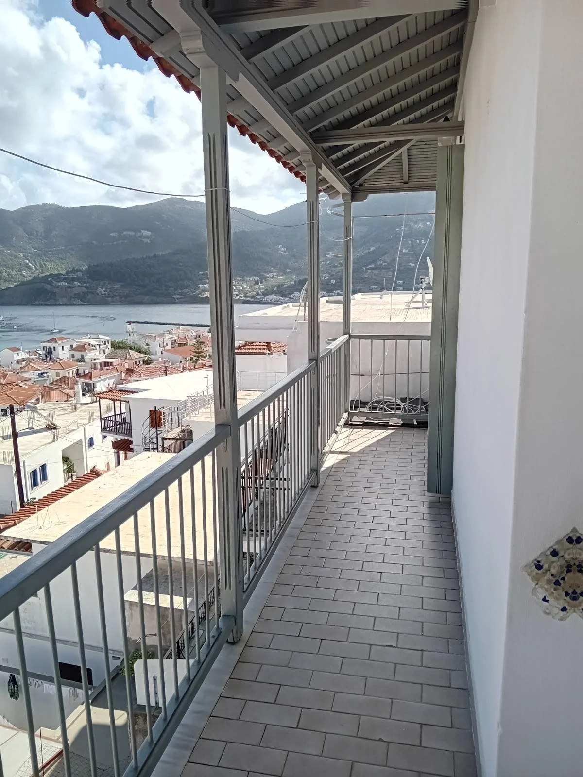 lovely_apartment_with_a_seaview_balcony.jpg