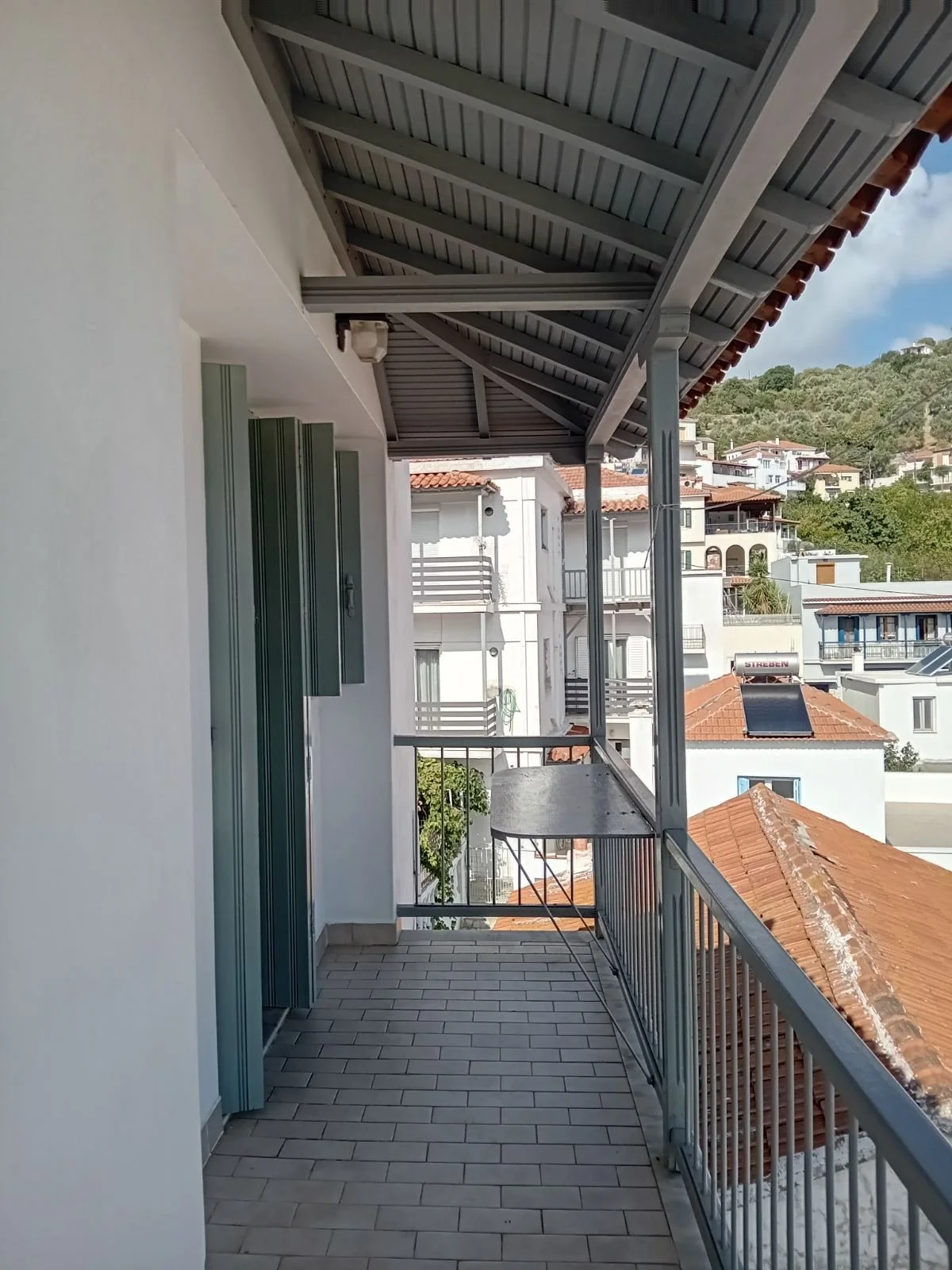 lovely_apartment_with_a_seaview_wood.jpg