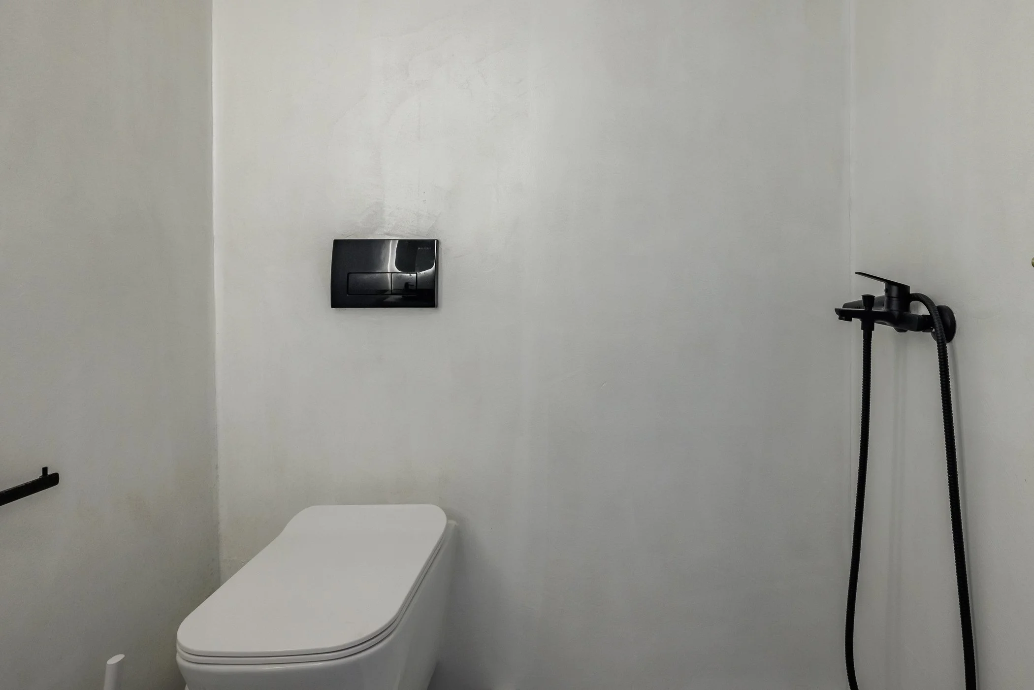 completely_renovated_house_below_glossa_toilet.jpg