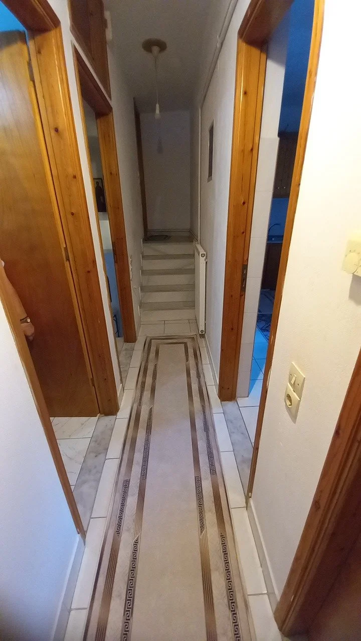 lovely_apartment_with_a_seaview_hallway.jpg