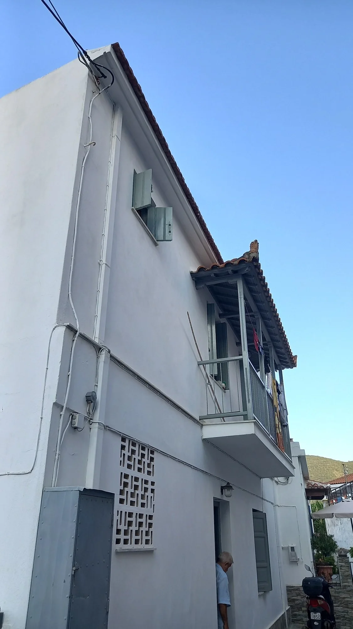 lovely_apartment_with_a_seaview_outside.jpg