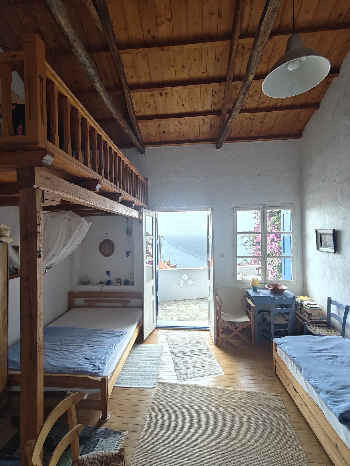 traditional_cozy_house_in_palio_klima_beds.jpg
