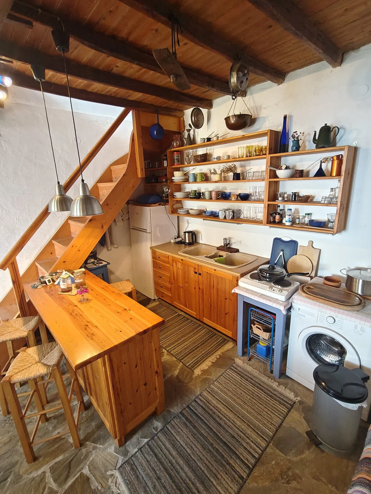 traditional_cozy_house_in_palio_klima_kitchen.jpg