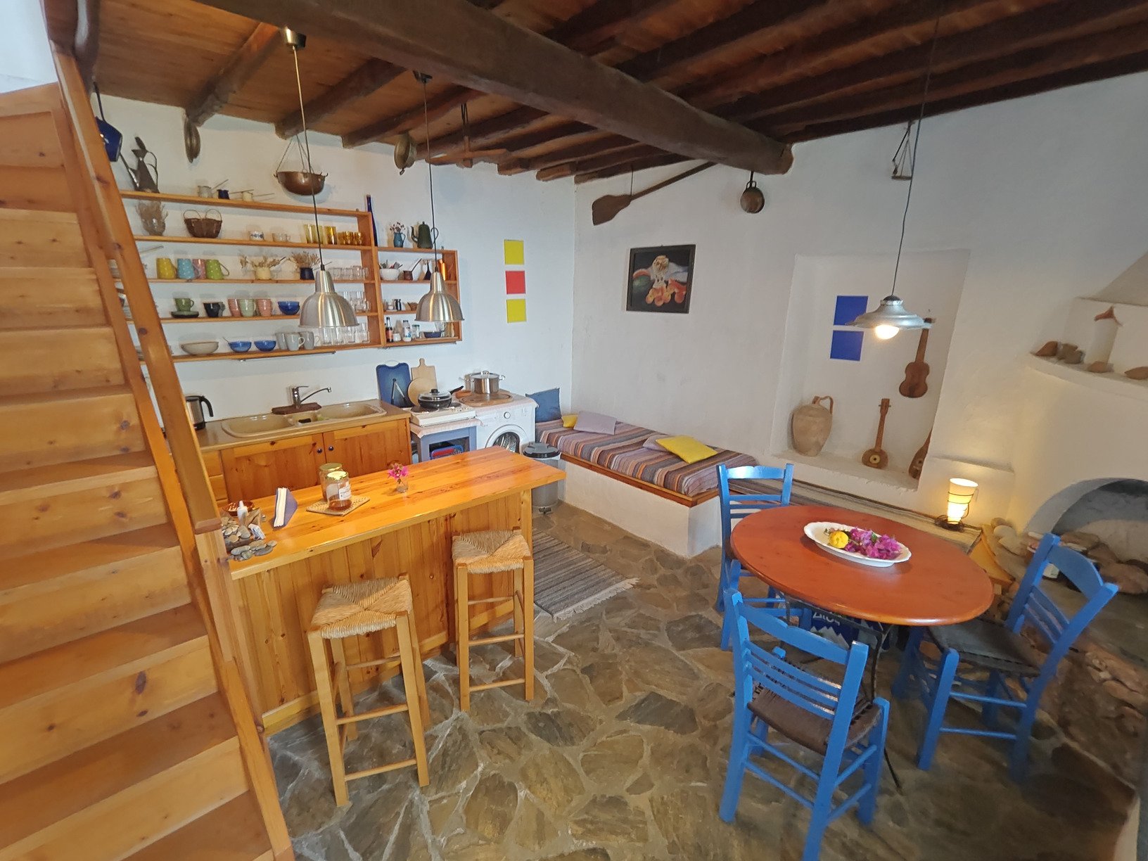 traditional_cozy_house_in_palio_klima_livingroom.jpg