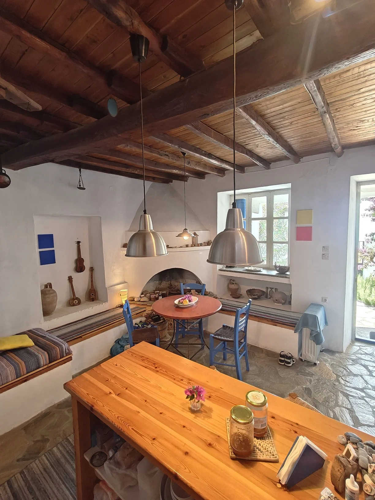 traditional_cozy_house_in_palio_klima_wood.jpg