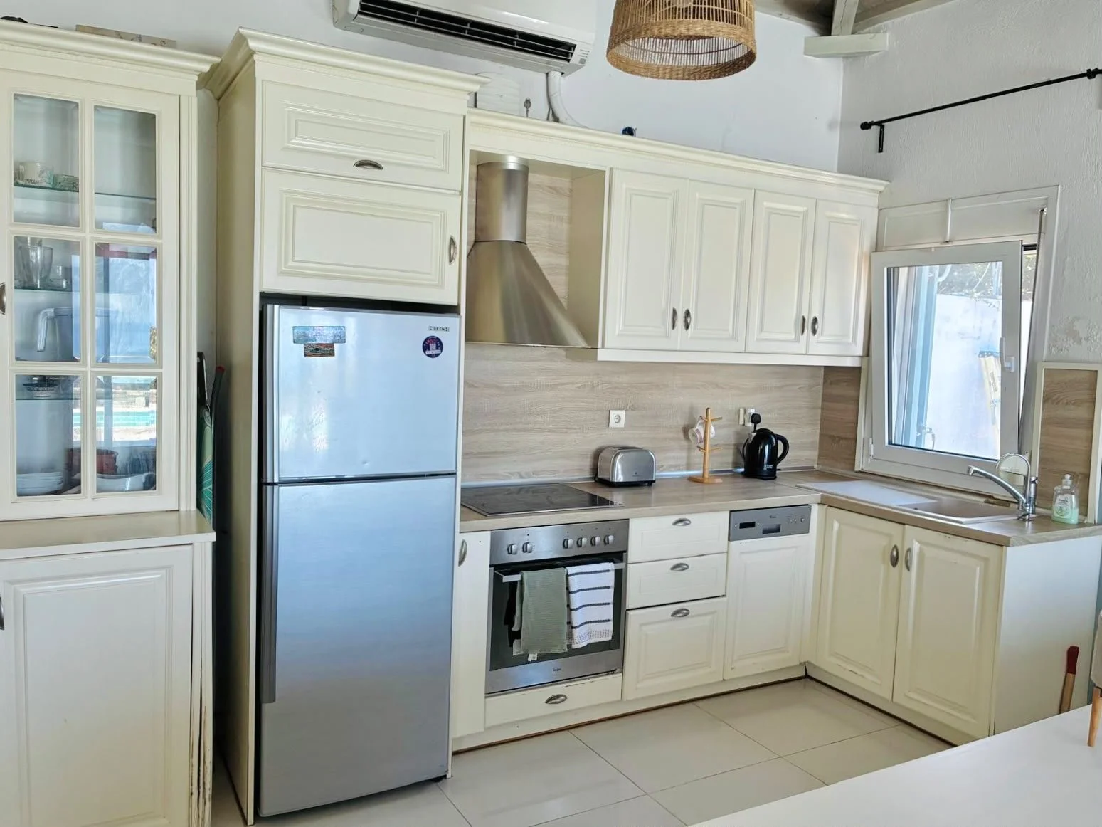 enchanting_villa_with_stunning_sea_view_fridge.jpg