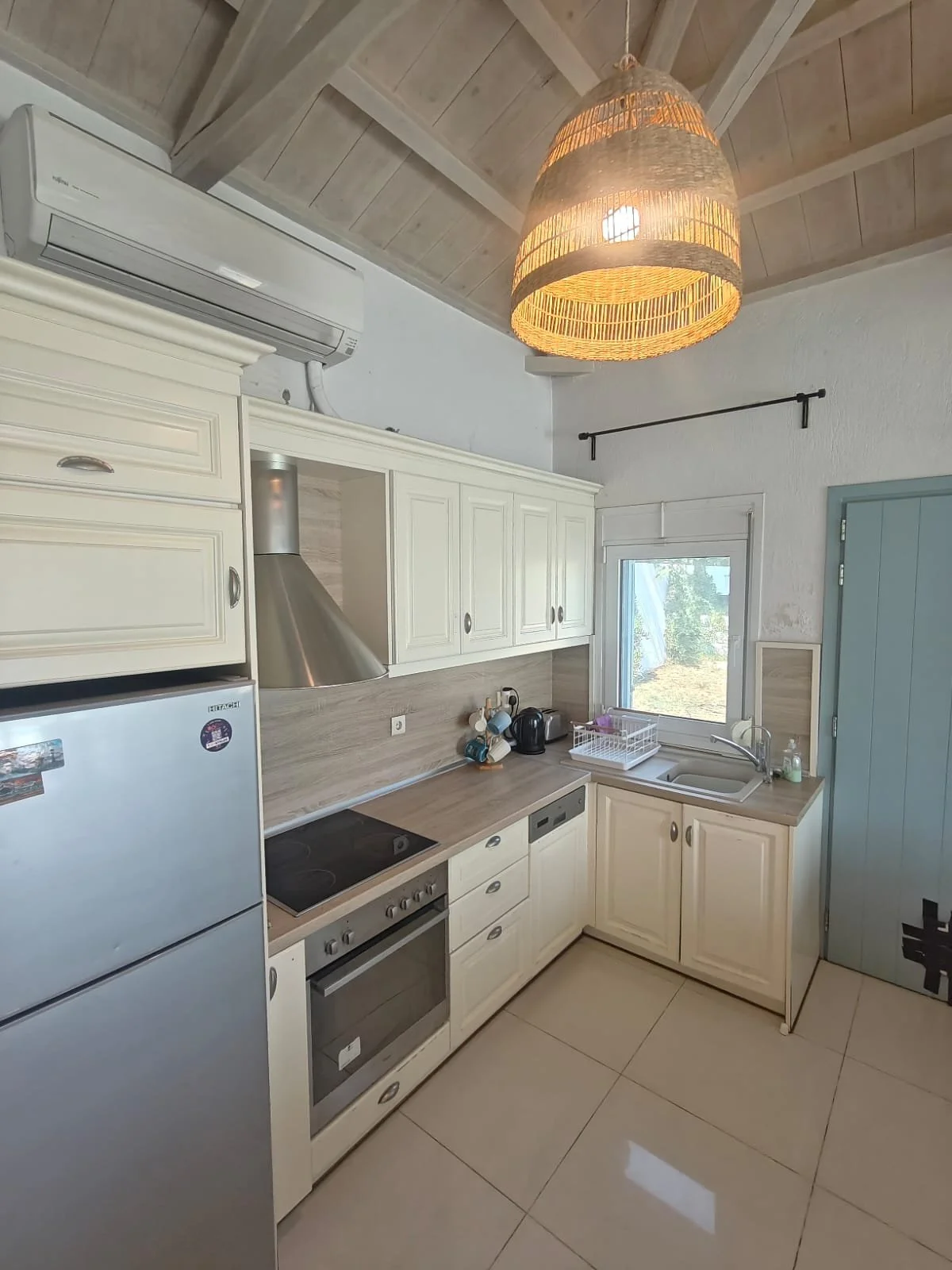 enchanting_villa_with_stunning_sea_view_kitchen.jpeg