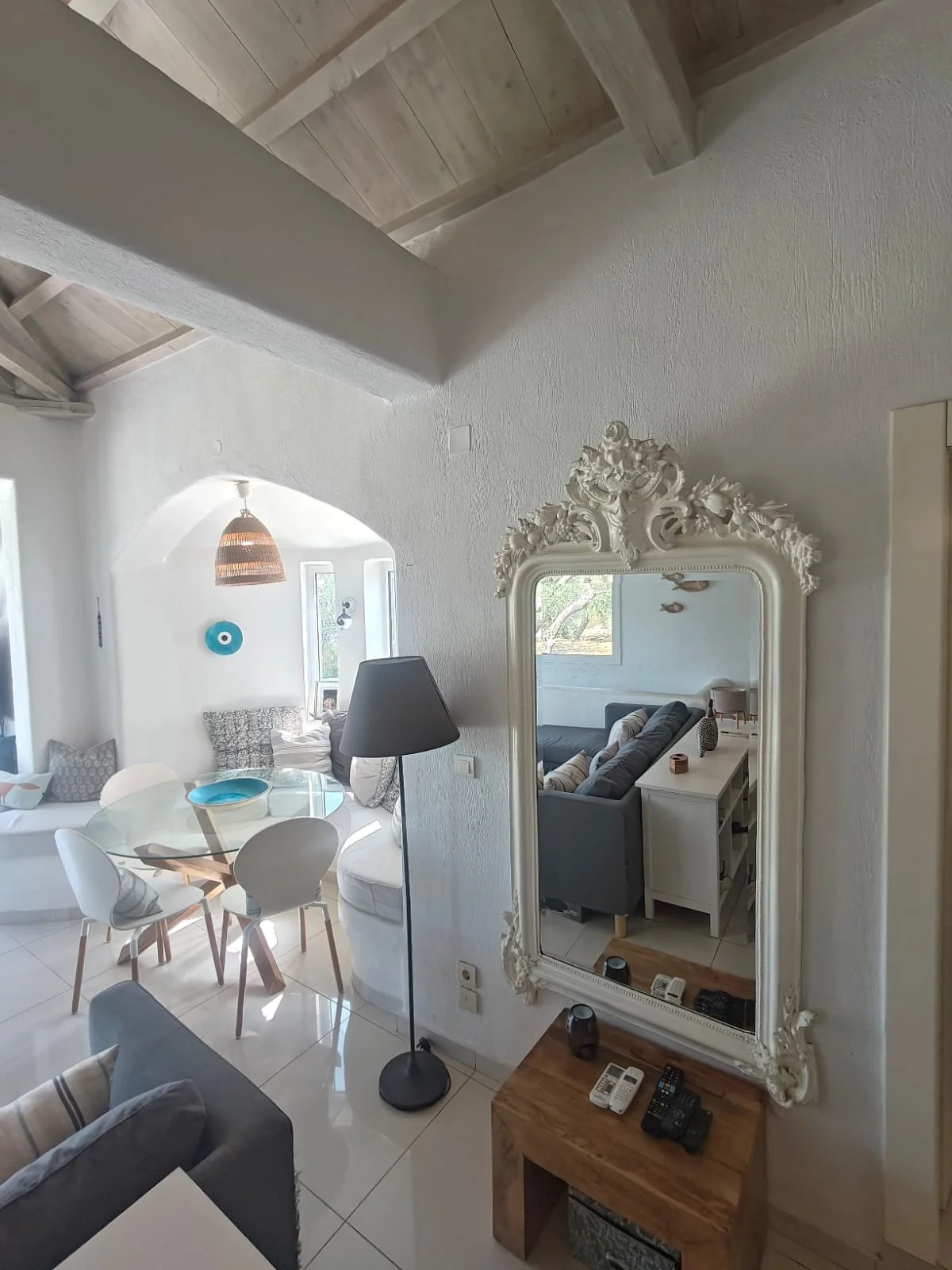 enchanting_villa_with_stunning_sea_view_mirror.jpeg