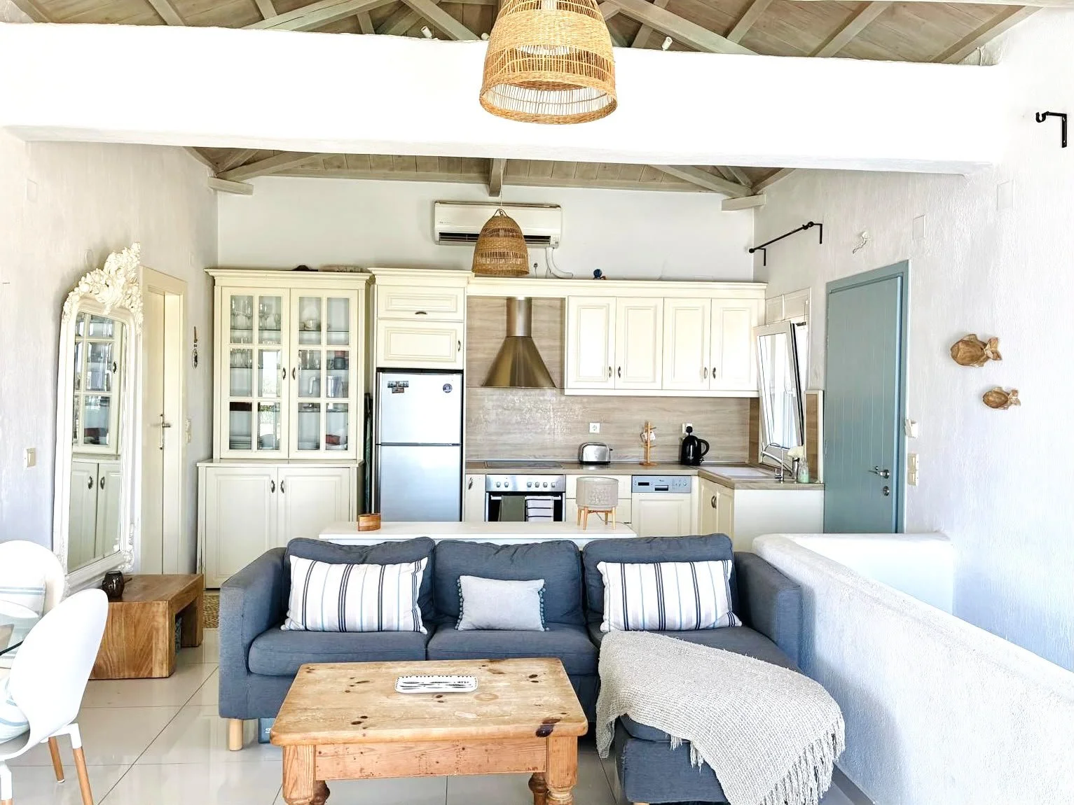 enchanting_villa_with_stunning_sea_view_sofa.jpg