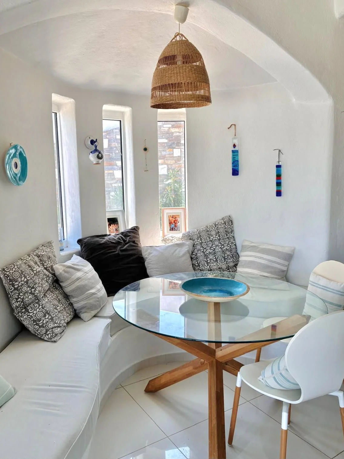 enchanting_villa_with_stunning_sea_view_table.jpg