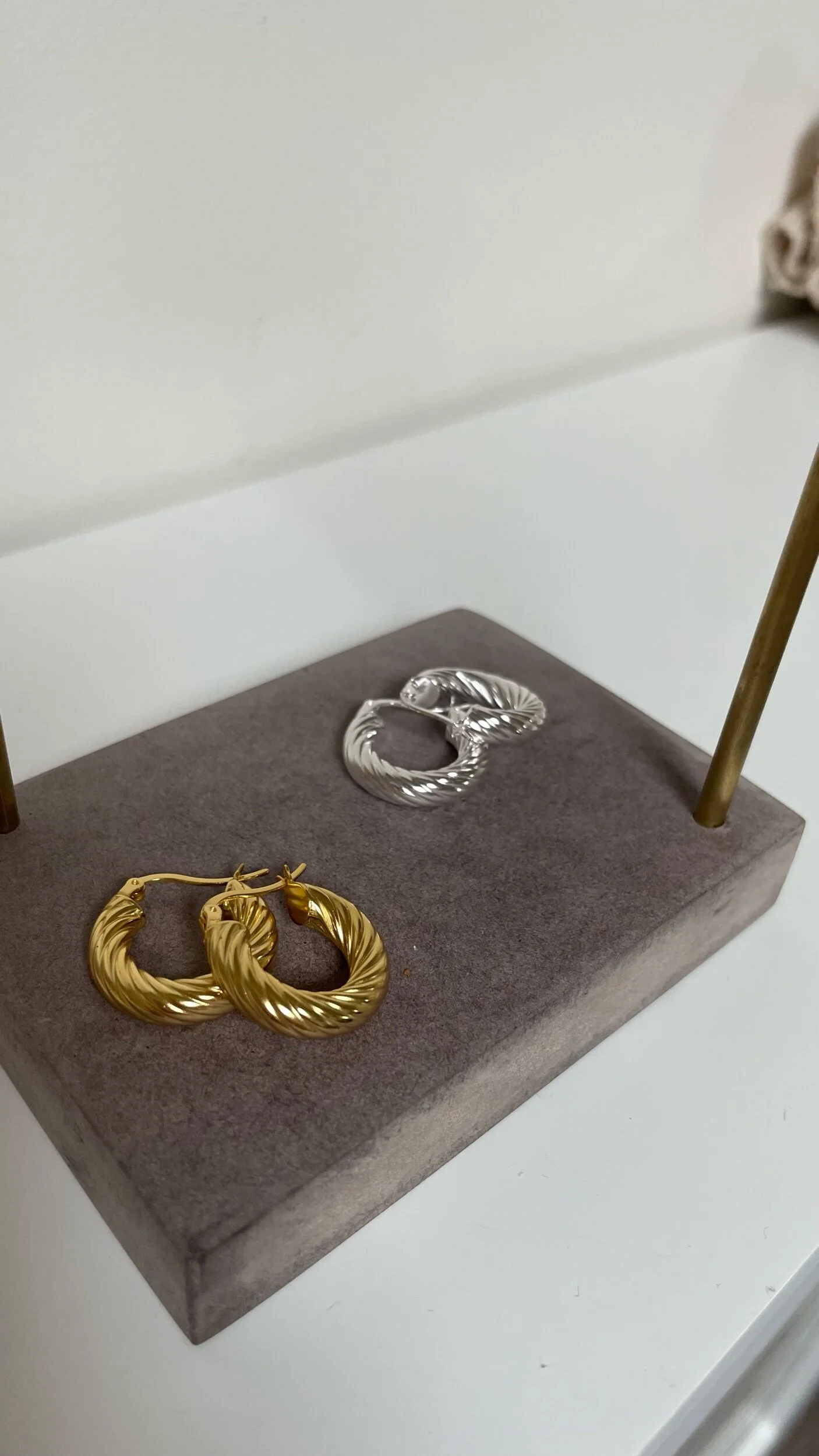 6BDB6E6C-AD29-4AA7-A01B-7CCE801E5A1E