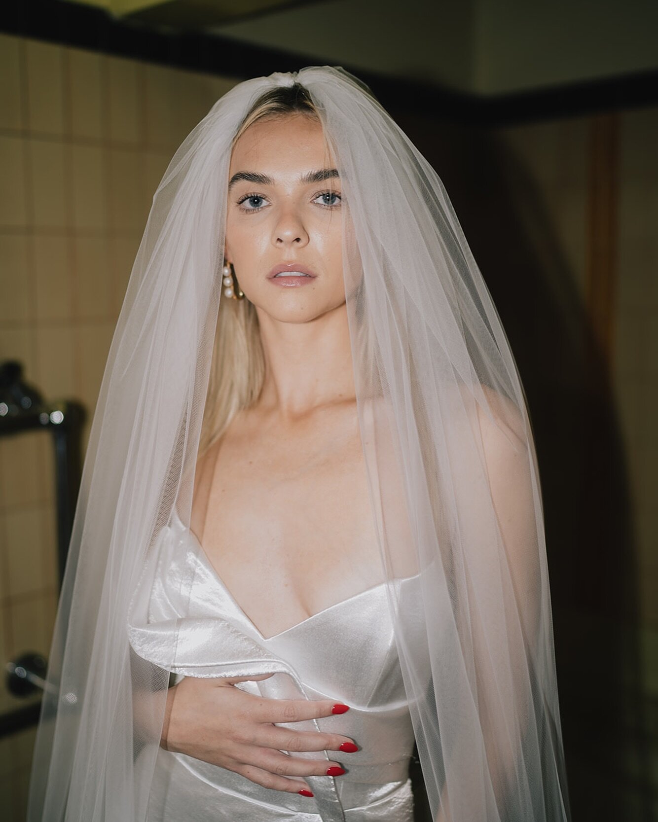 Reminiscing over this wonder day ✨

Image @laurajcurran_photography 
Model @emilyricey__ 
Direction @stonefoxedit 
Dress @ivyandwhitebride 
Styling &amp; accessories @bluemeadow_

#modernbridal #bridaleditorial #coolbridal #veil #wedding