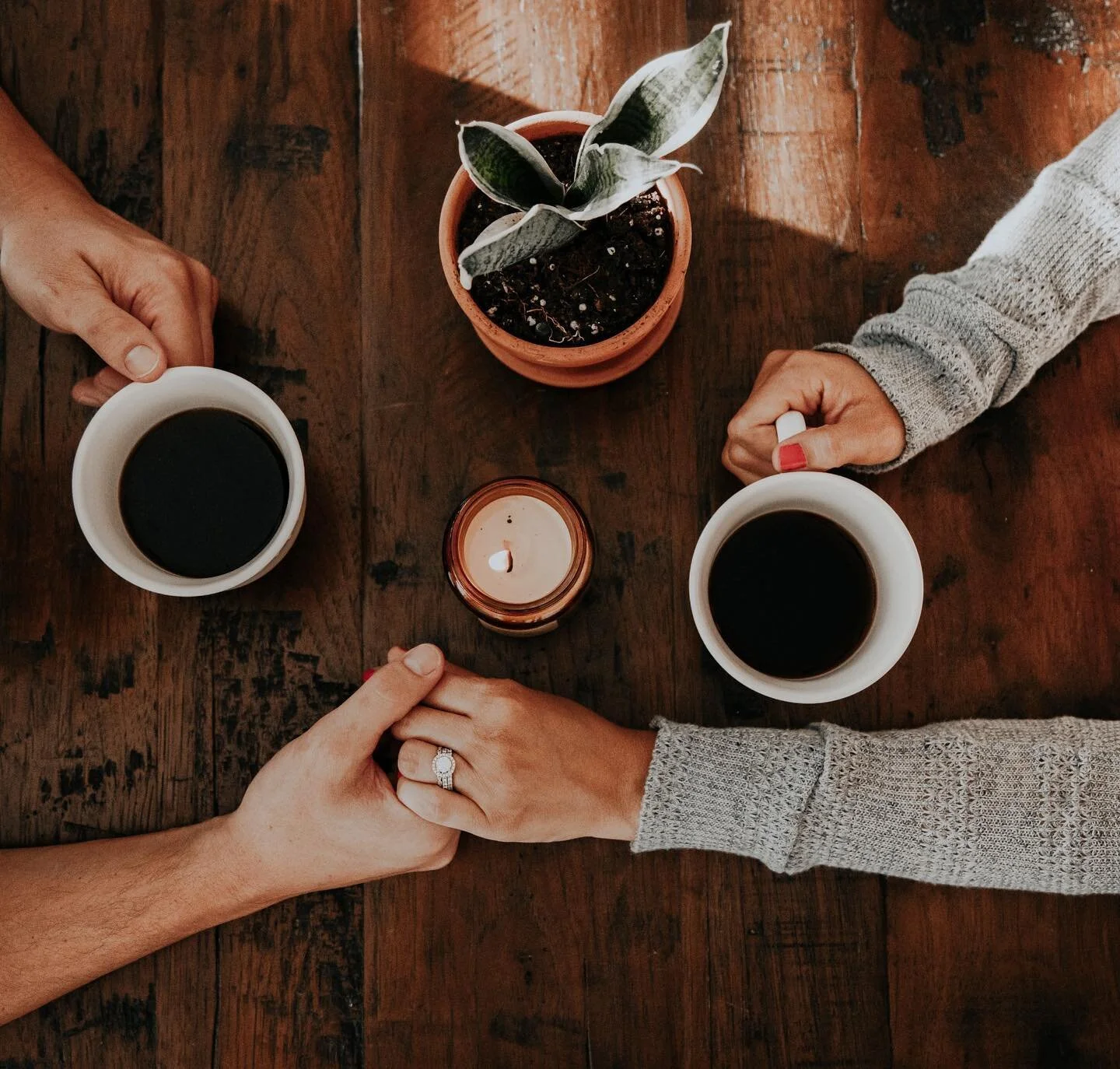 Our best seller -- French Press! ☕️ The smell of a freshly crafted vanilla latte. A warm blend of fresh roasted coffee beans and sweet vanilla cream. Wake up to this scent and begin your day! ✨
.
.
.
photo courtesy of taylor hernandez via unsplash