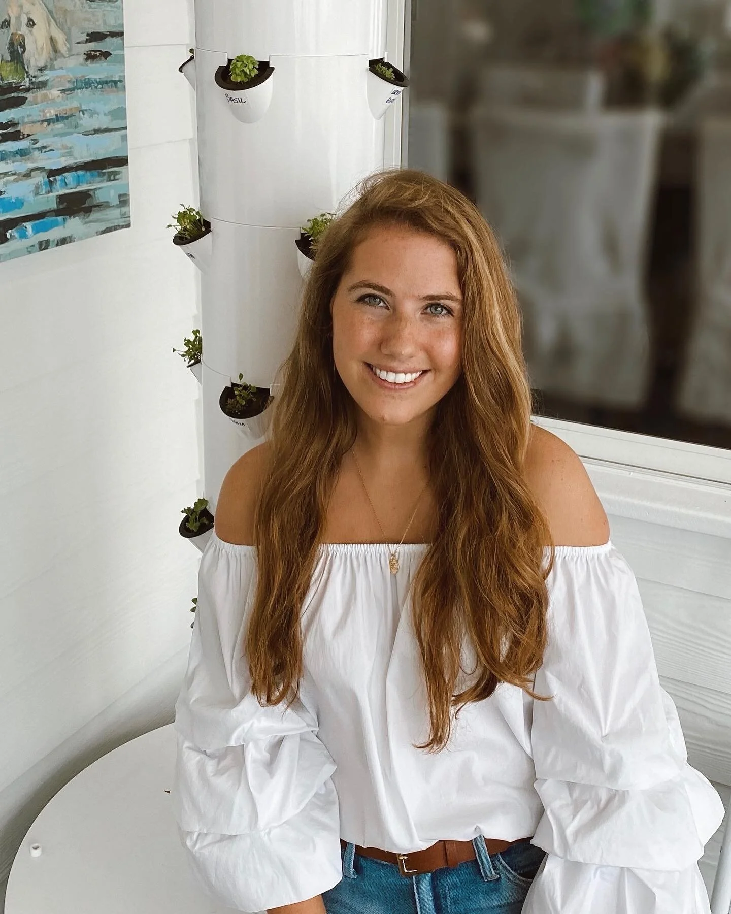 Madi&rsquo;s Back! 🥰

After taking some time away, Madi is partnering with Om again and she&rsquo;s bringing in new product! Stay tuned to hear more about the new product she&rsquo;s been working on; using the herbs you see growing behind her. ✨