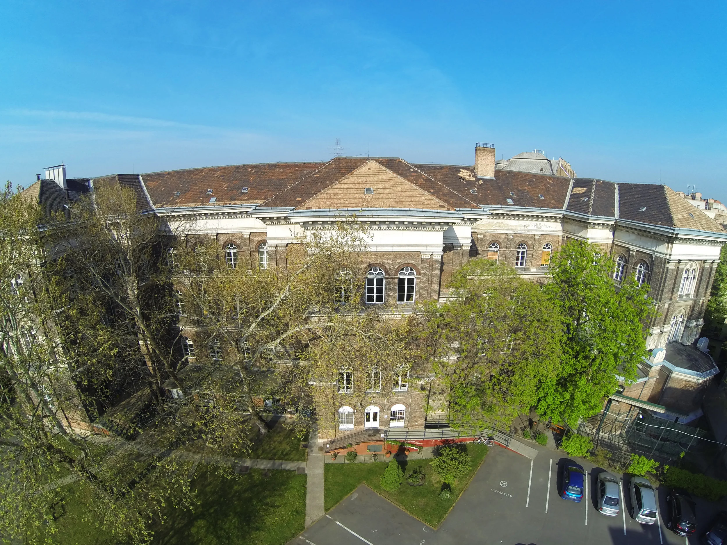McDaniel_College_Building.jpg