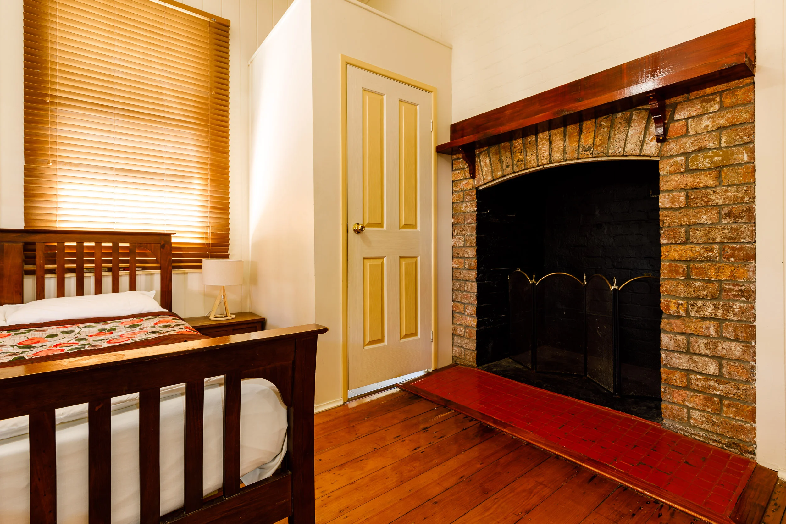 Room 7 - Queen Room