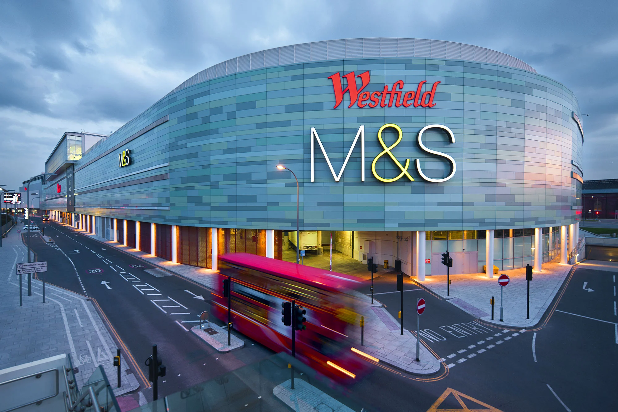 Westfield Mall, London (architect: Benoy & Westfield Design Architects, Buchan Group Executive Architects, Ian Richie Architects)